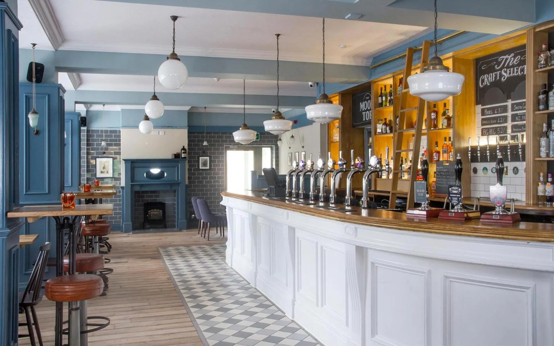 Lounge or bar in The Garden Apartment, Near Airport & City