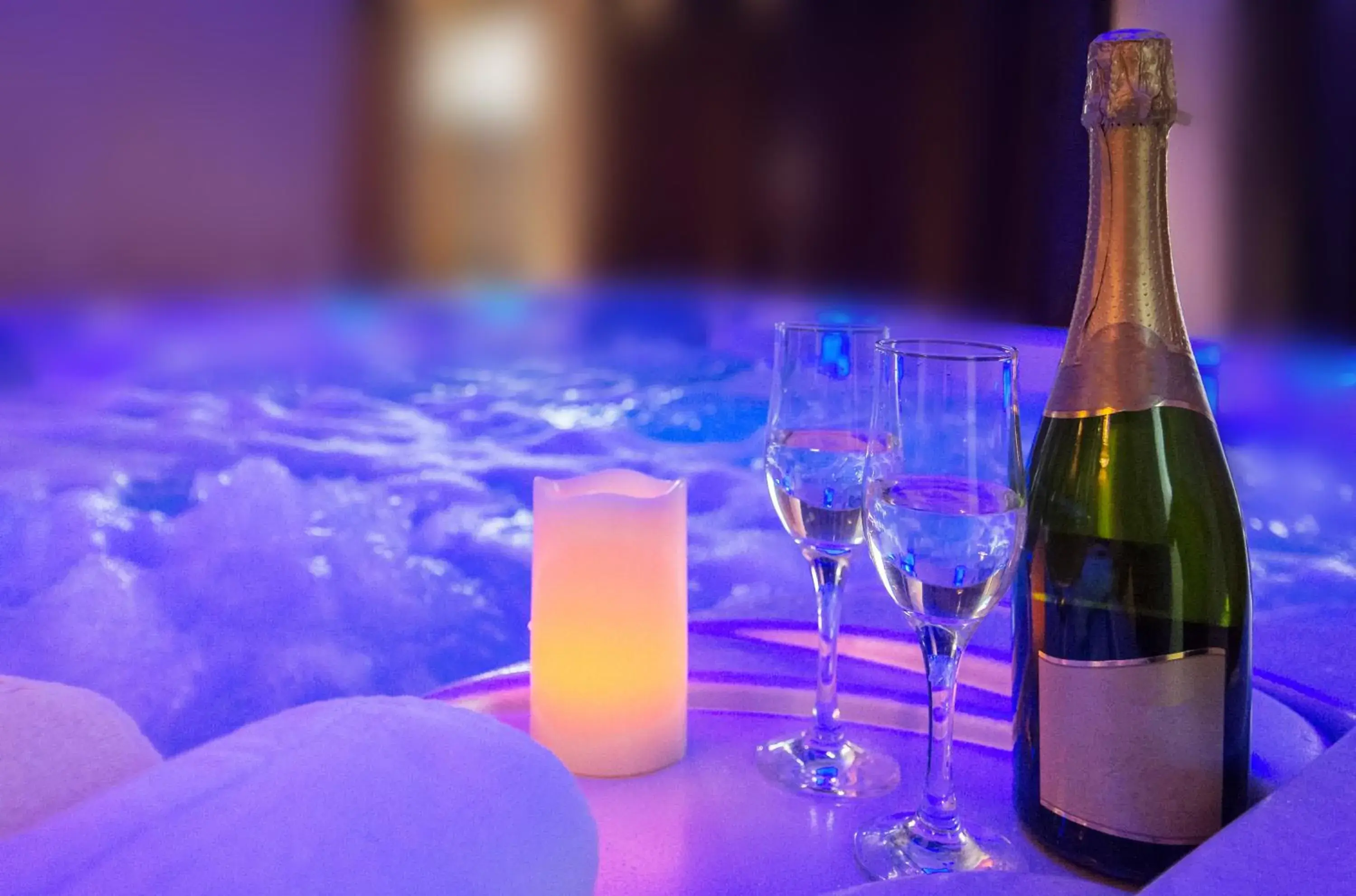 Loft Privilege with Outdoor Jacuzzi (heated all year) in LOFT SPA - Côté château. Loft Privilege with Outdoor Jacuzzi (heated all year) in LOFT SPA - Côté château.