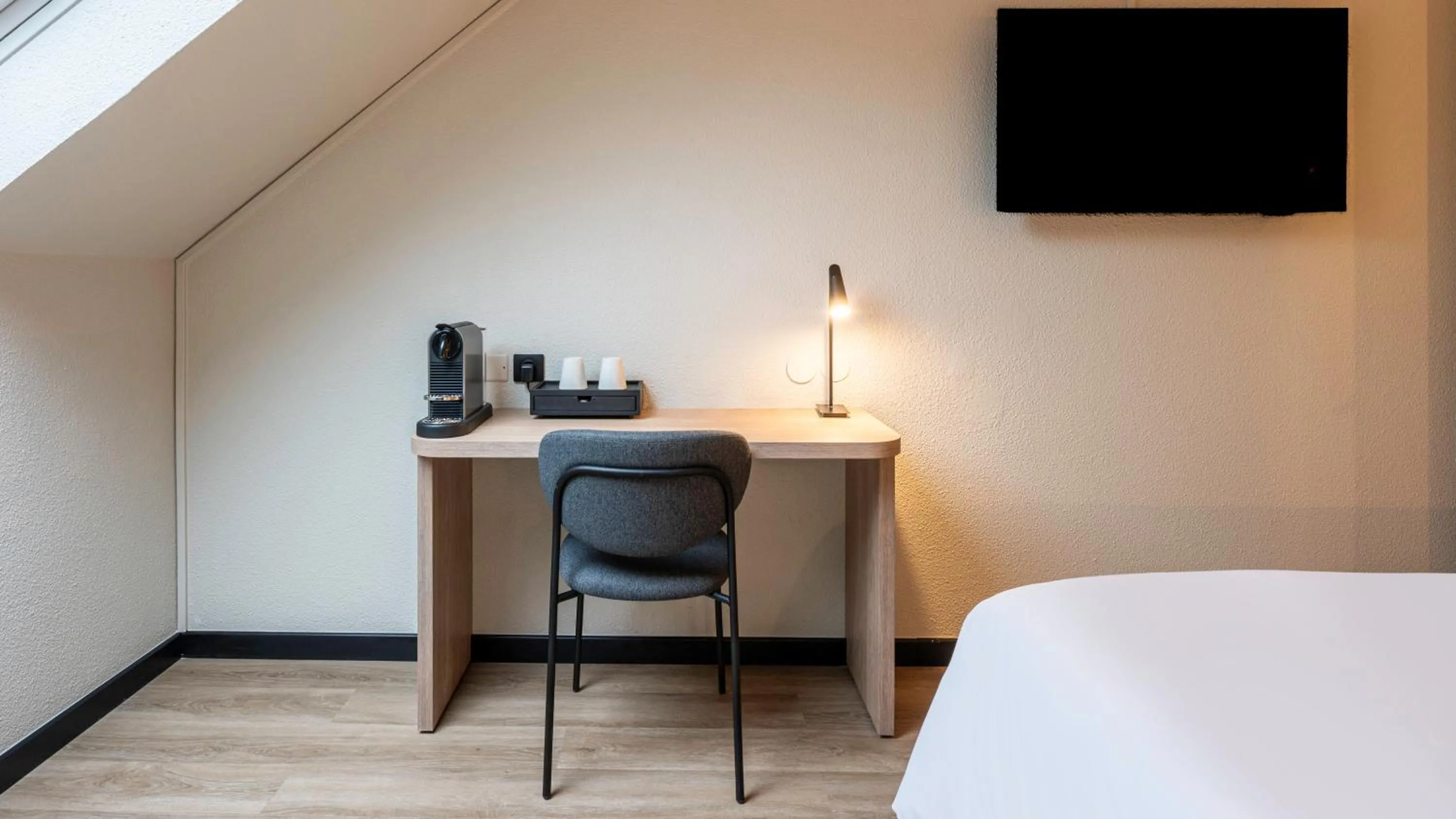 Seating area, Bed in Campanile NATURE - Aix Les Bains