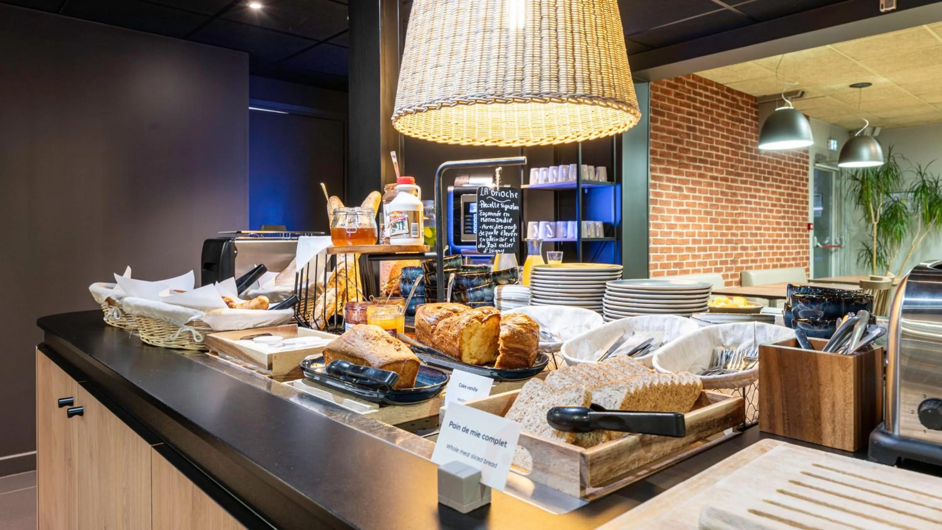 Breakfast in Campanile NATURE - Aix Les Bains