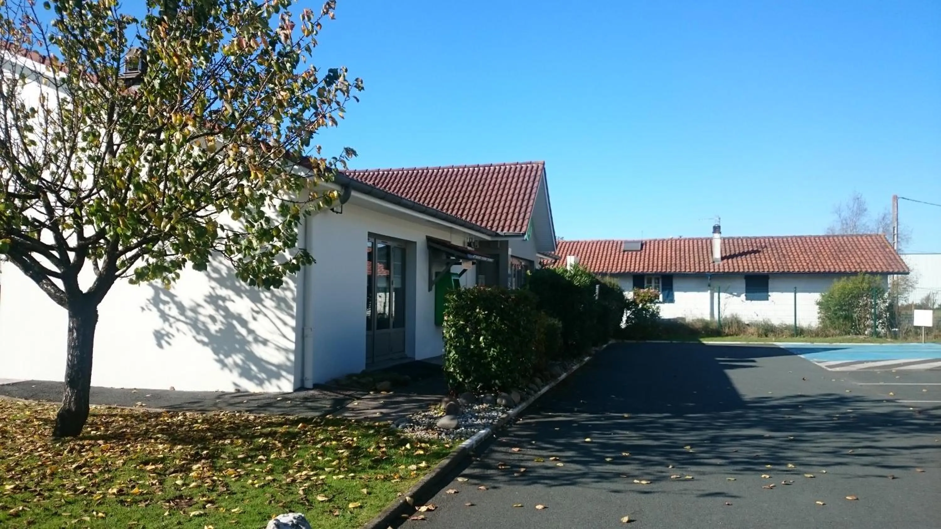 Facade/entrance in Campanile Bayonne