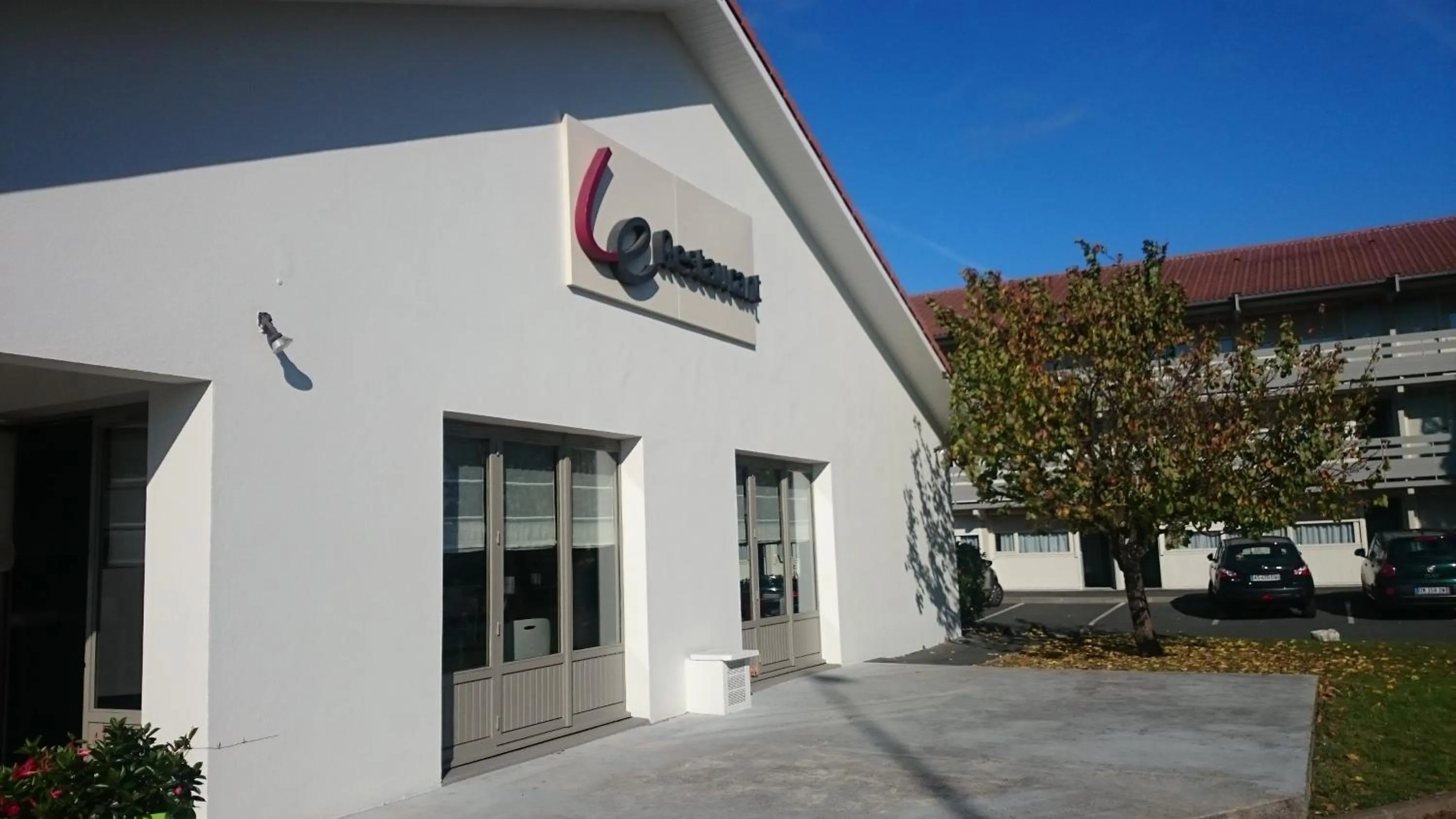 Facade/entrance in Campanile Bayonne