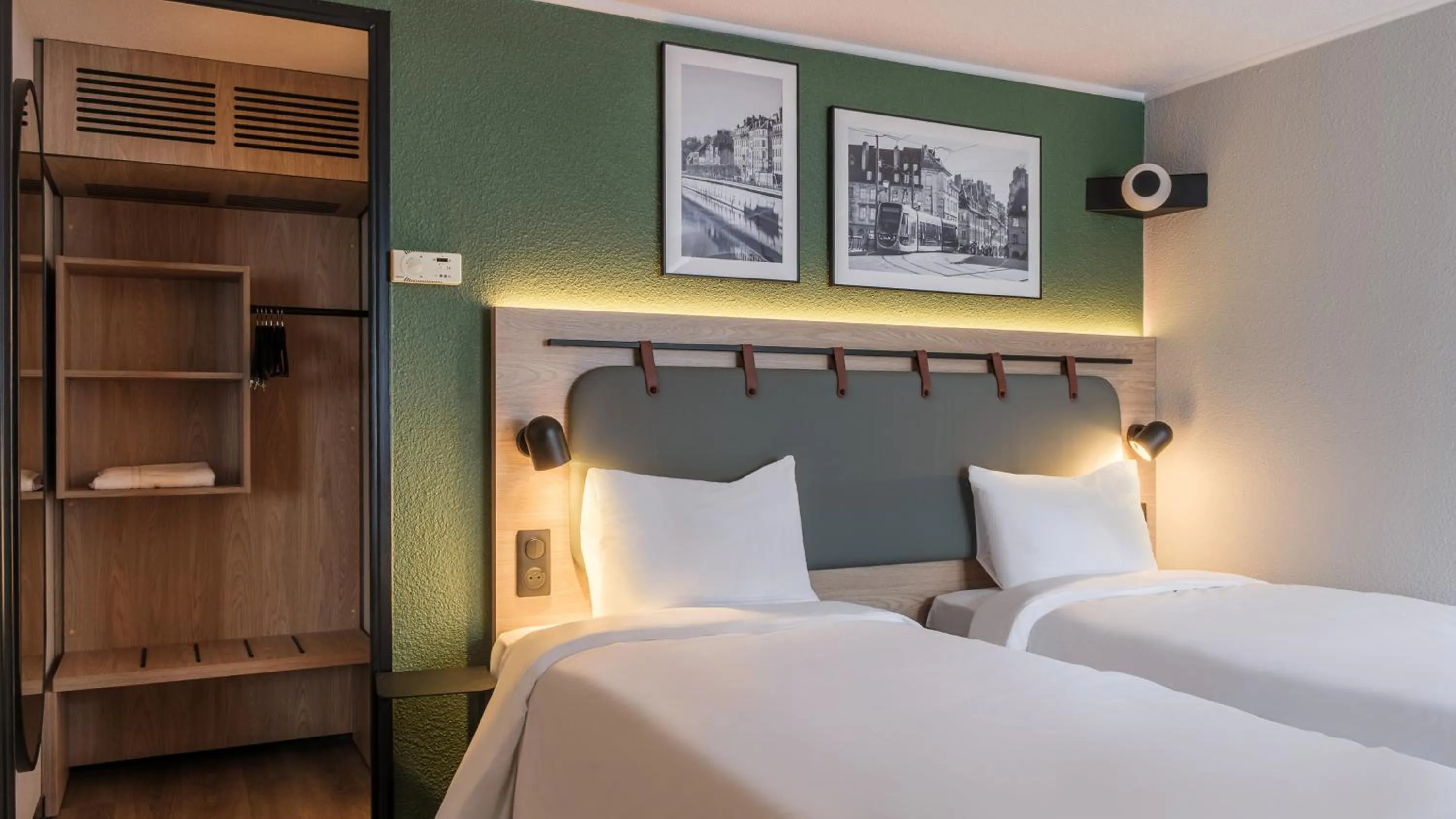 Photo of the whole room, Bed in Campanile NATURE - Besançon Ouest Chateaufarine