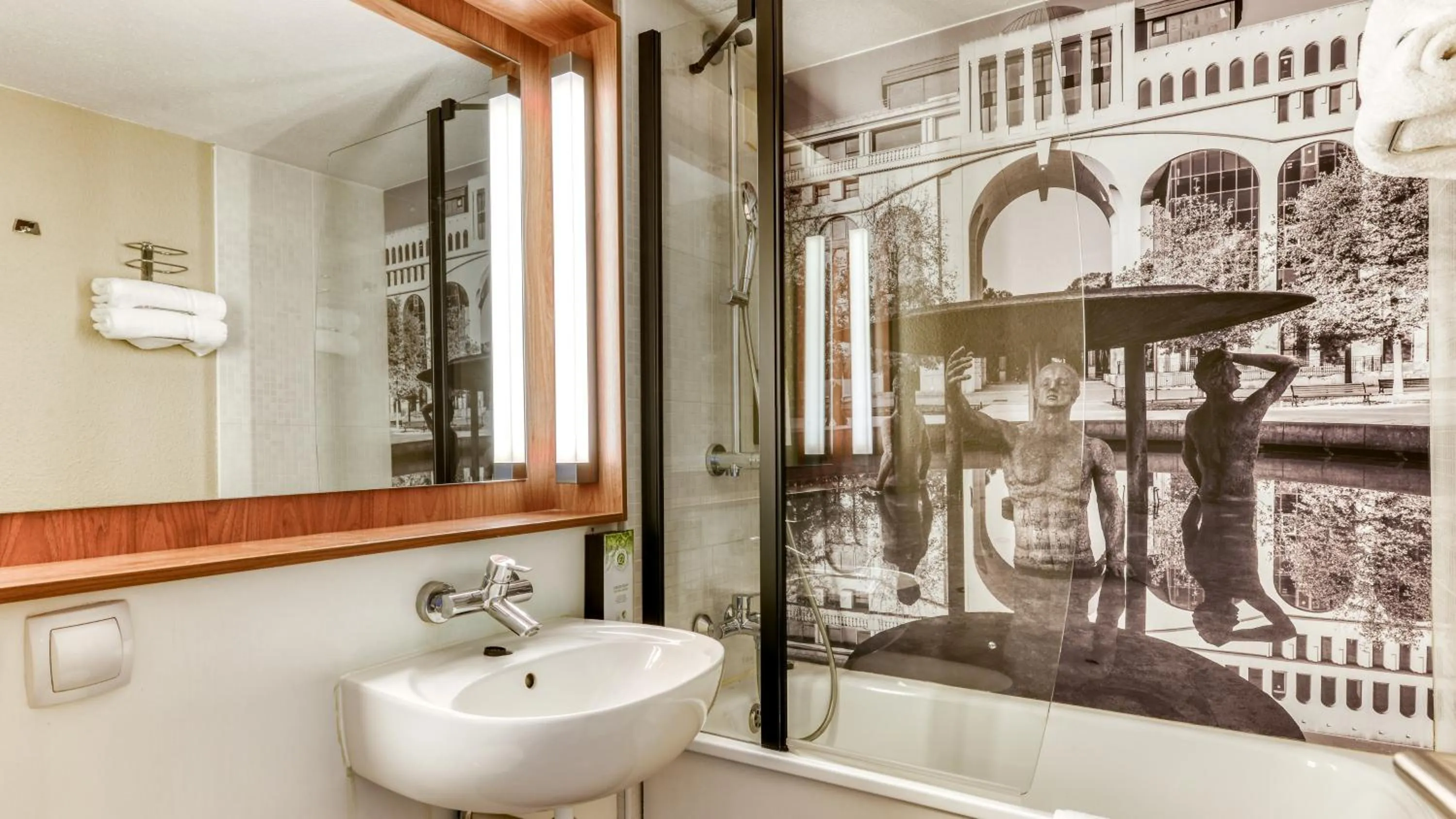 Bathroom in Campanile NATURE - Besançon Ouest Chateaufarine