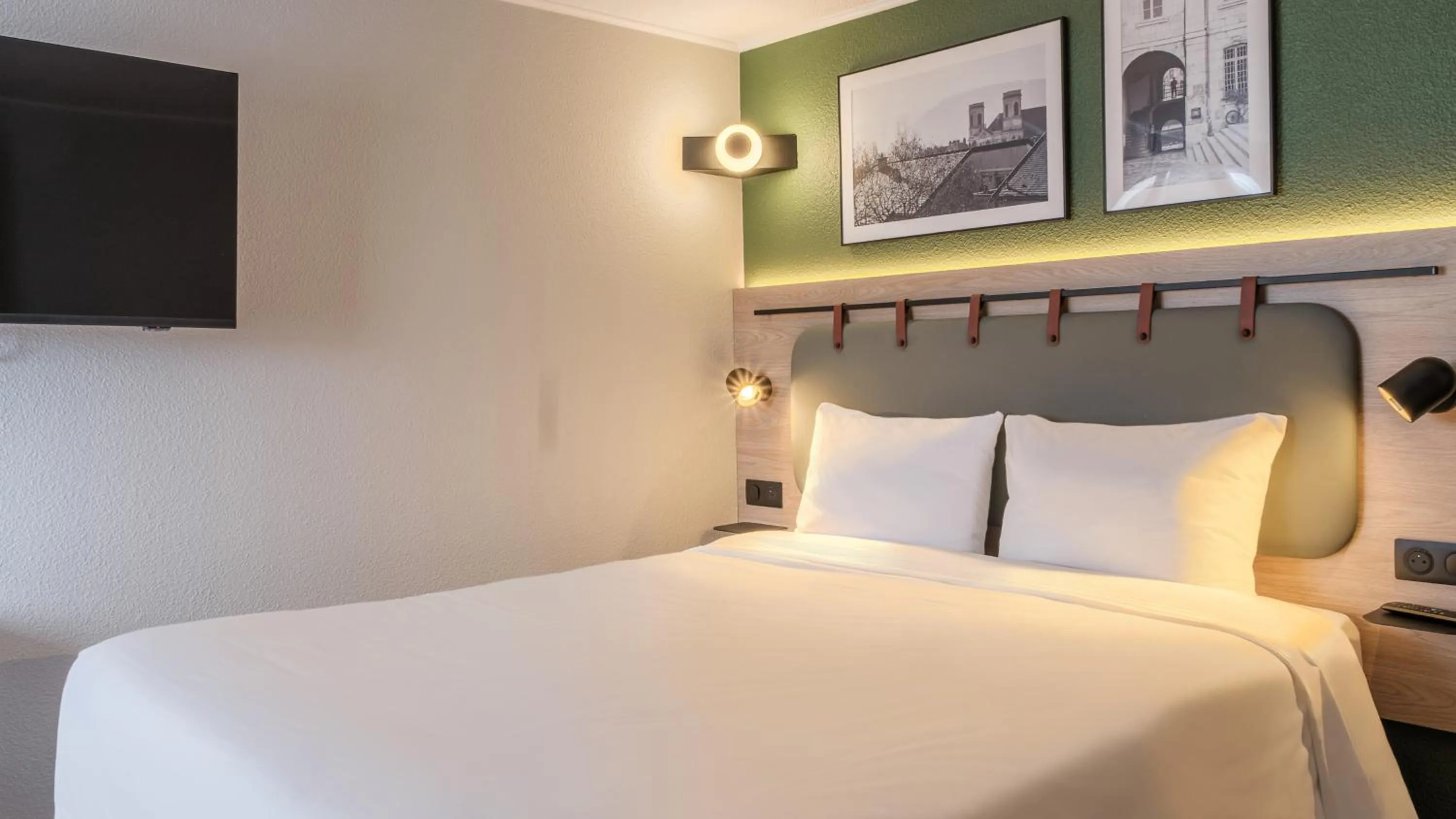 Photo of the whole room, Bed in Campanile NATURE - Besançon Ouest Chateaufarine