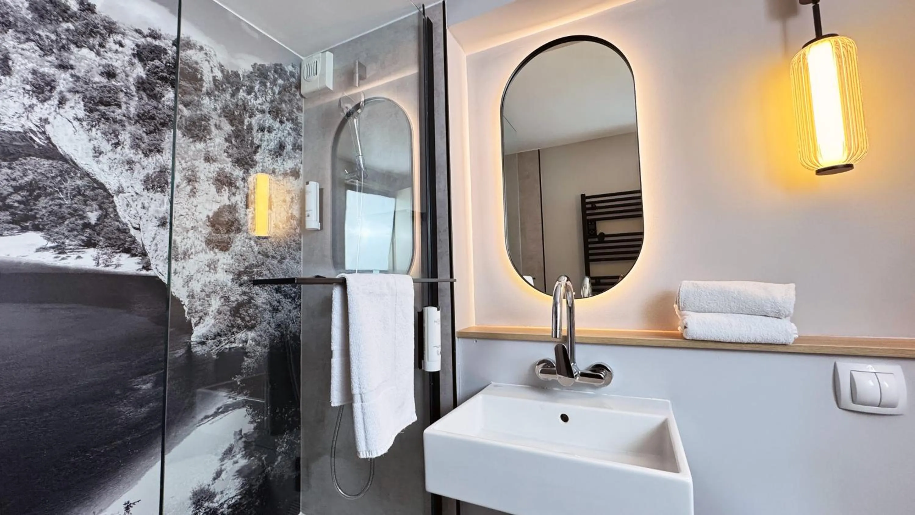 Shower in Campanile Bollène A7