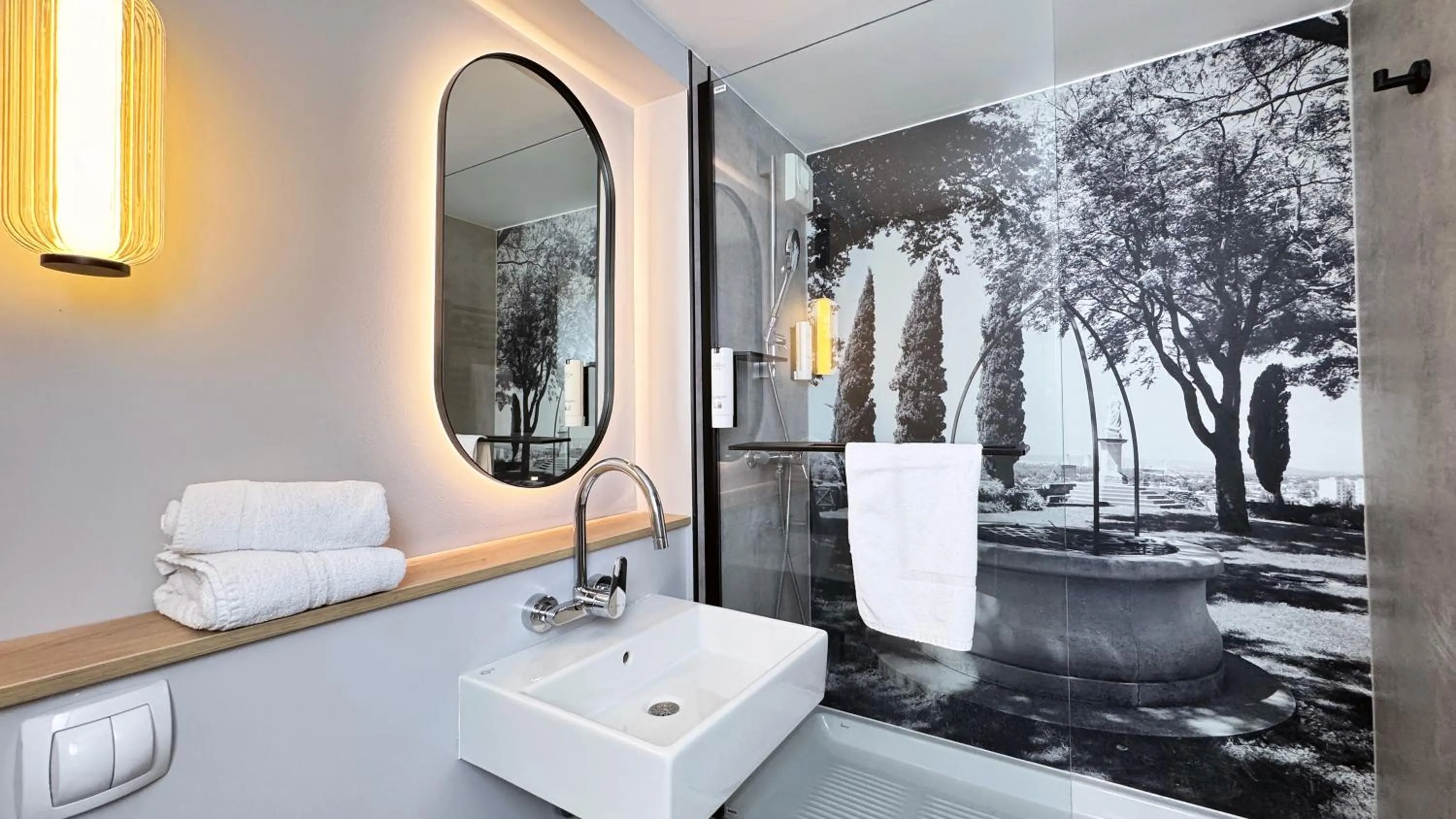 Shower in Campanile Bollène A7