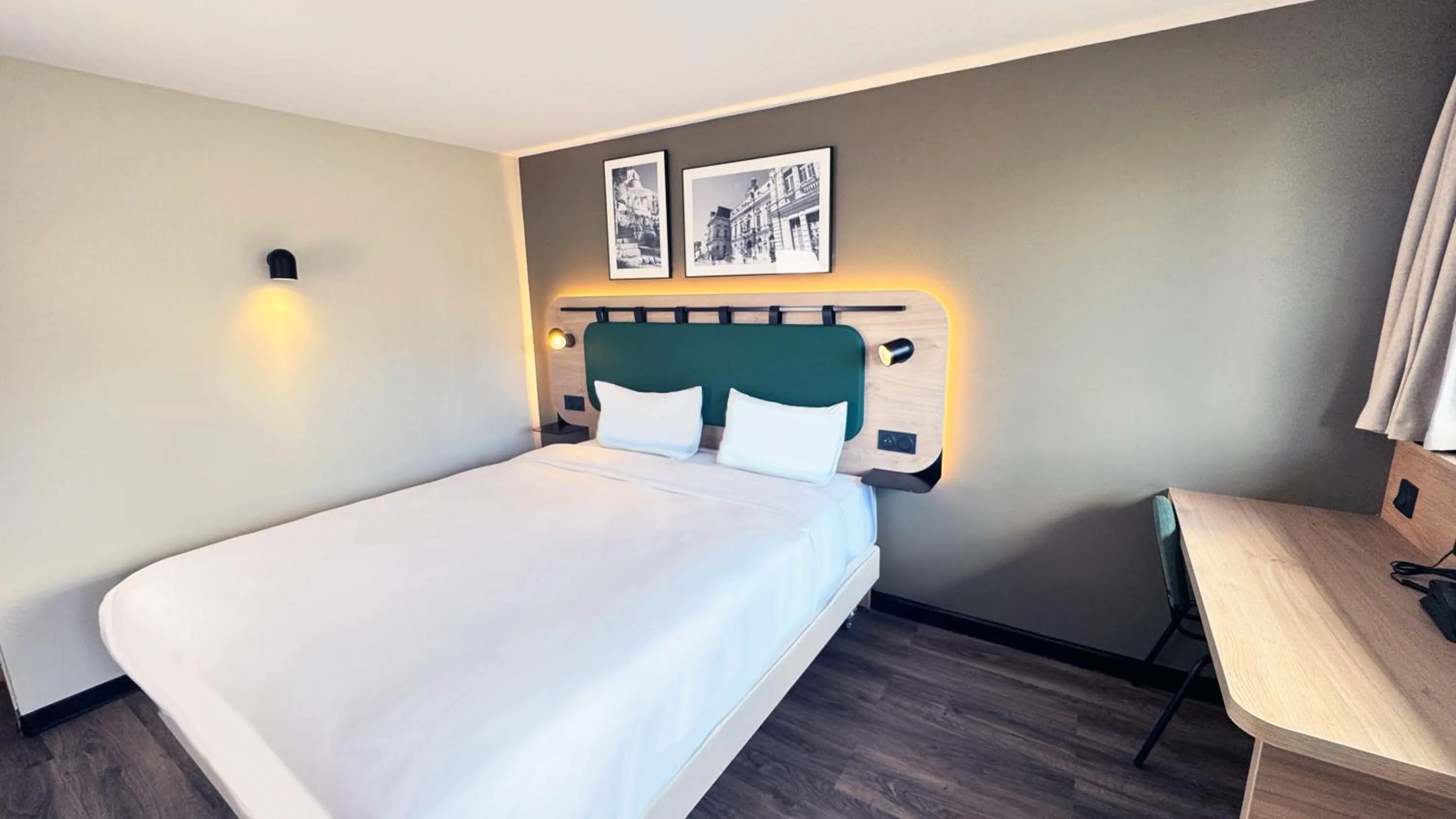 Bed in Campanile Bollène A7