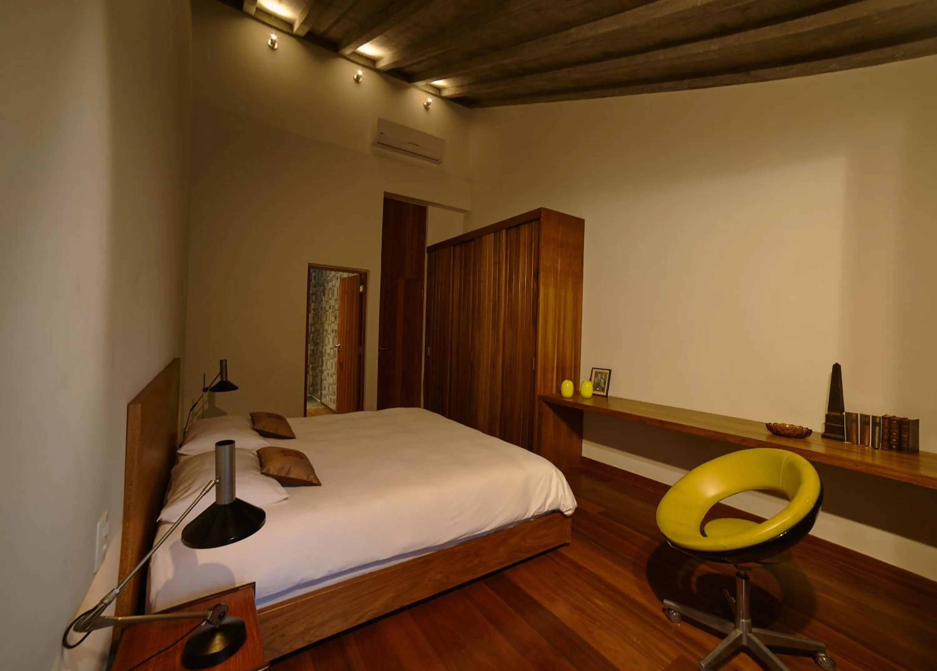 Photo of the whole room in Chez Georges