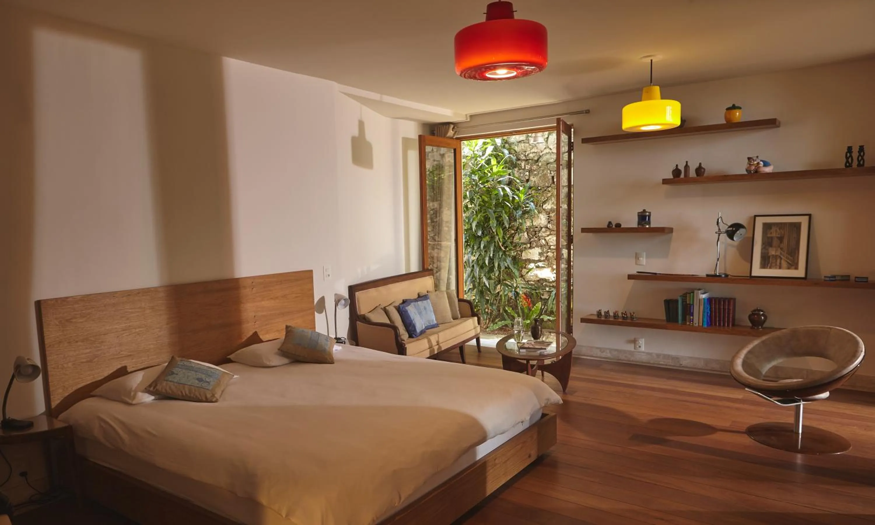 Photo of the whole room, Bed in Chez Georges