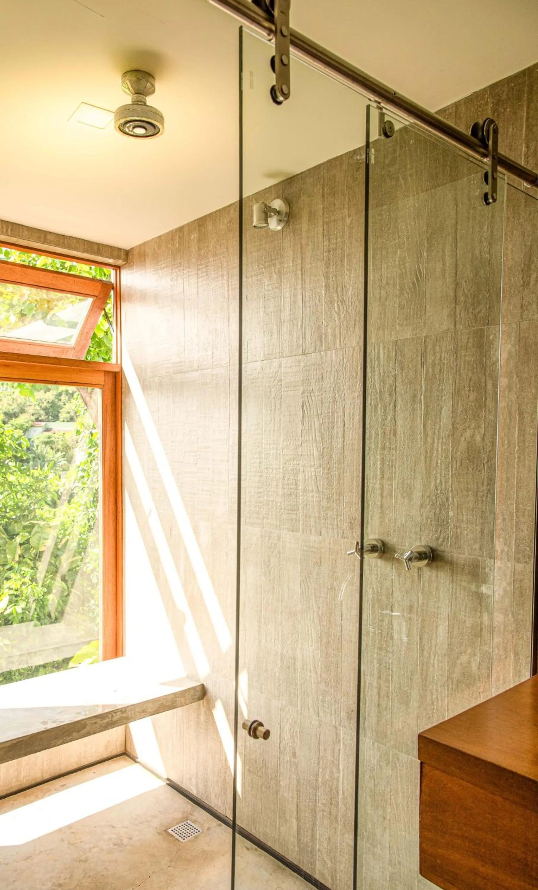 Bathroom in Chez Georges