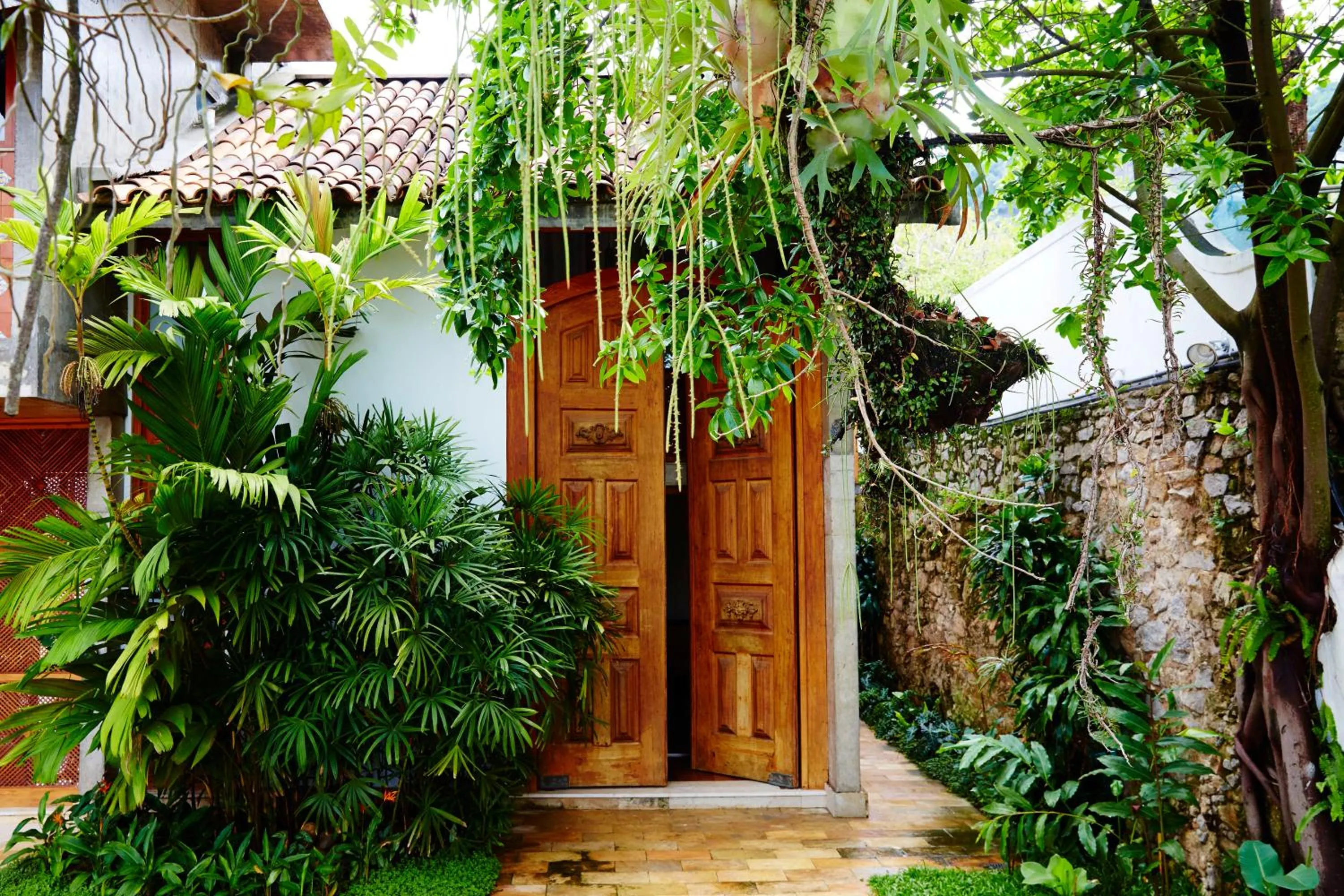 Property building in Chez Georges