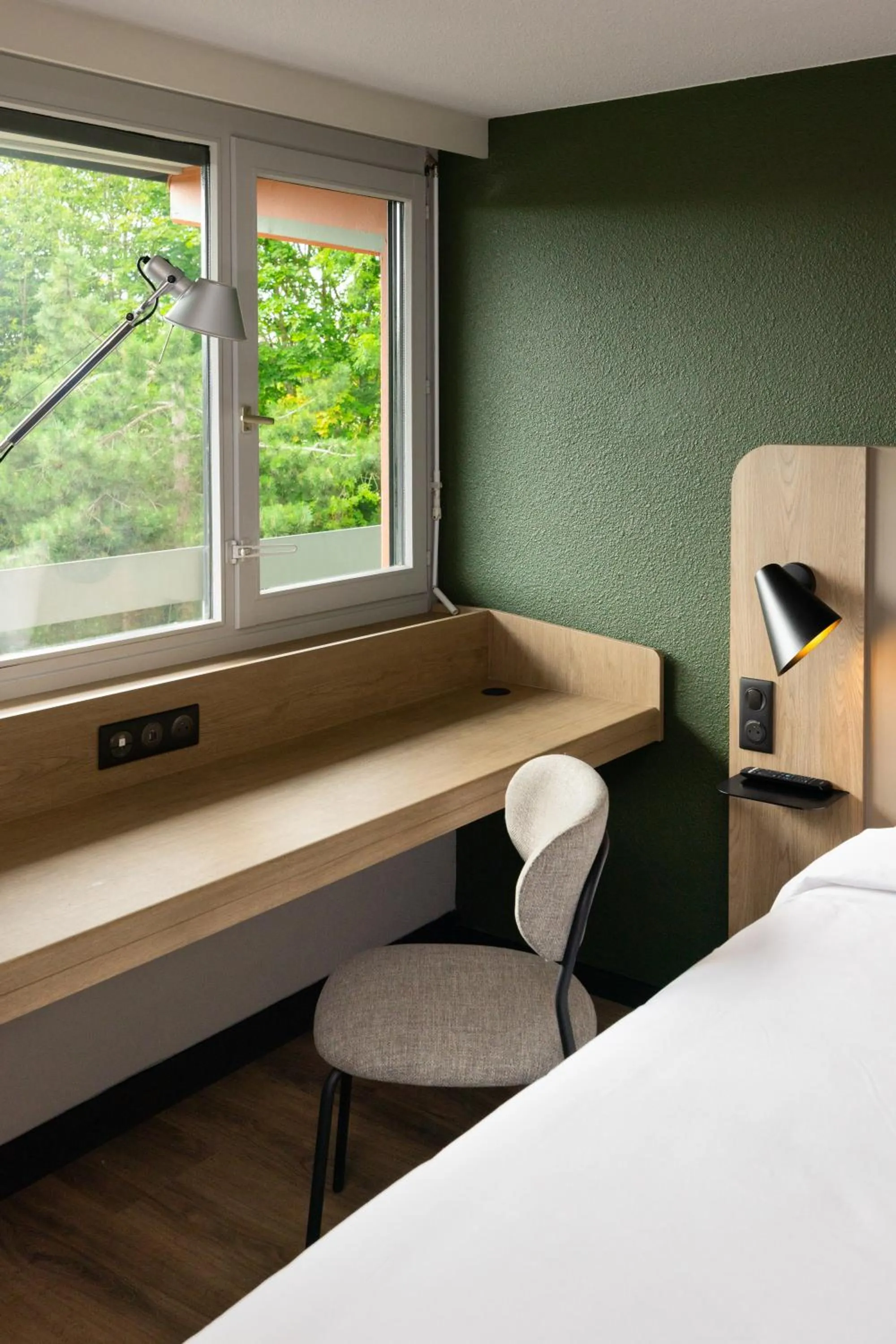 Property building, Bed in Campanile NATURE - Bordeaux Est Artigues