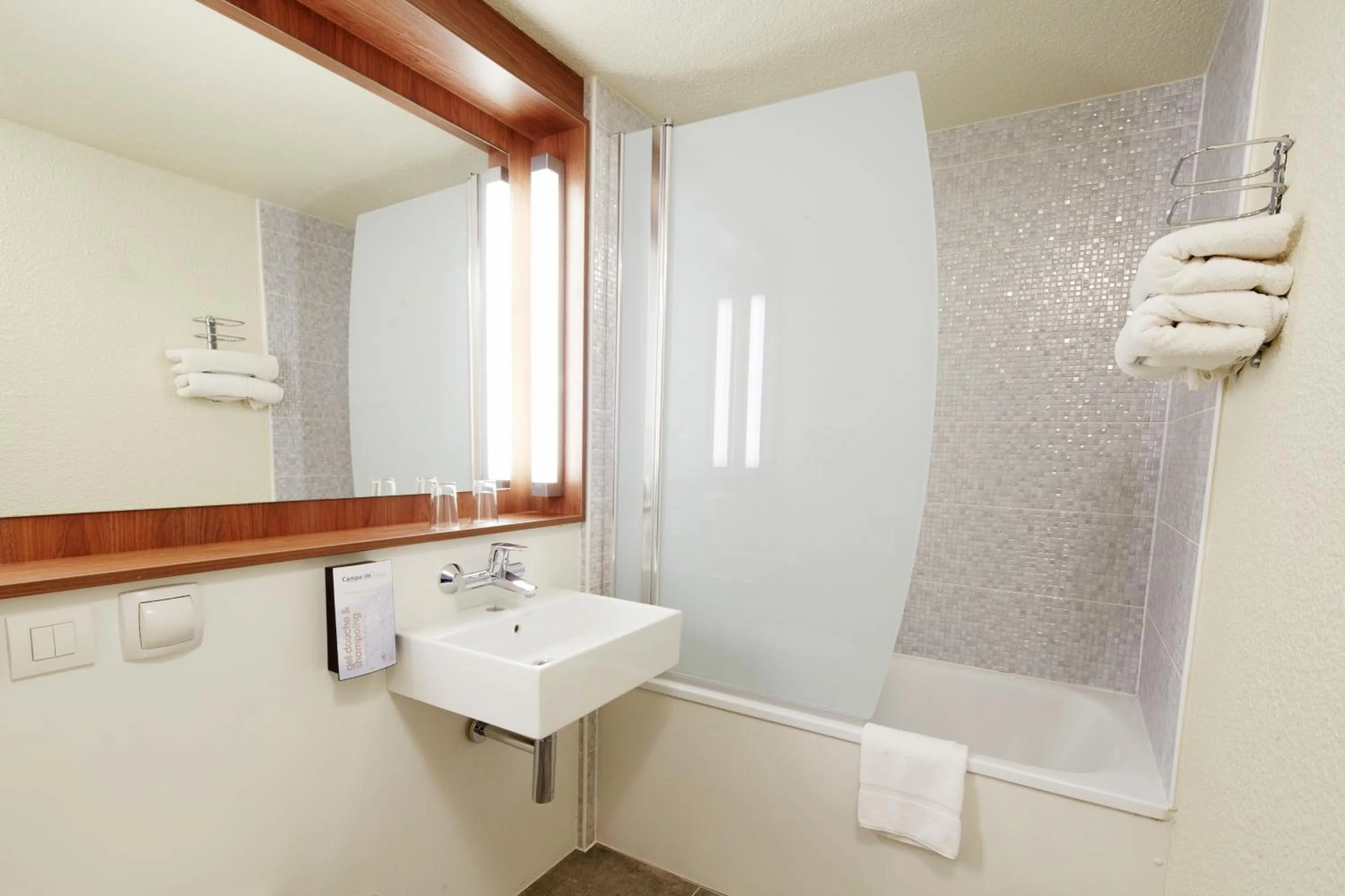 Twin Room in Campanile NATURE - Bordeaux Est Artigues