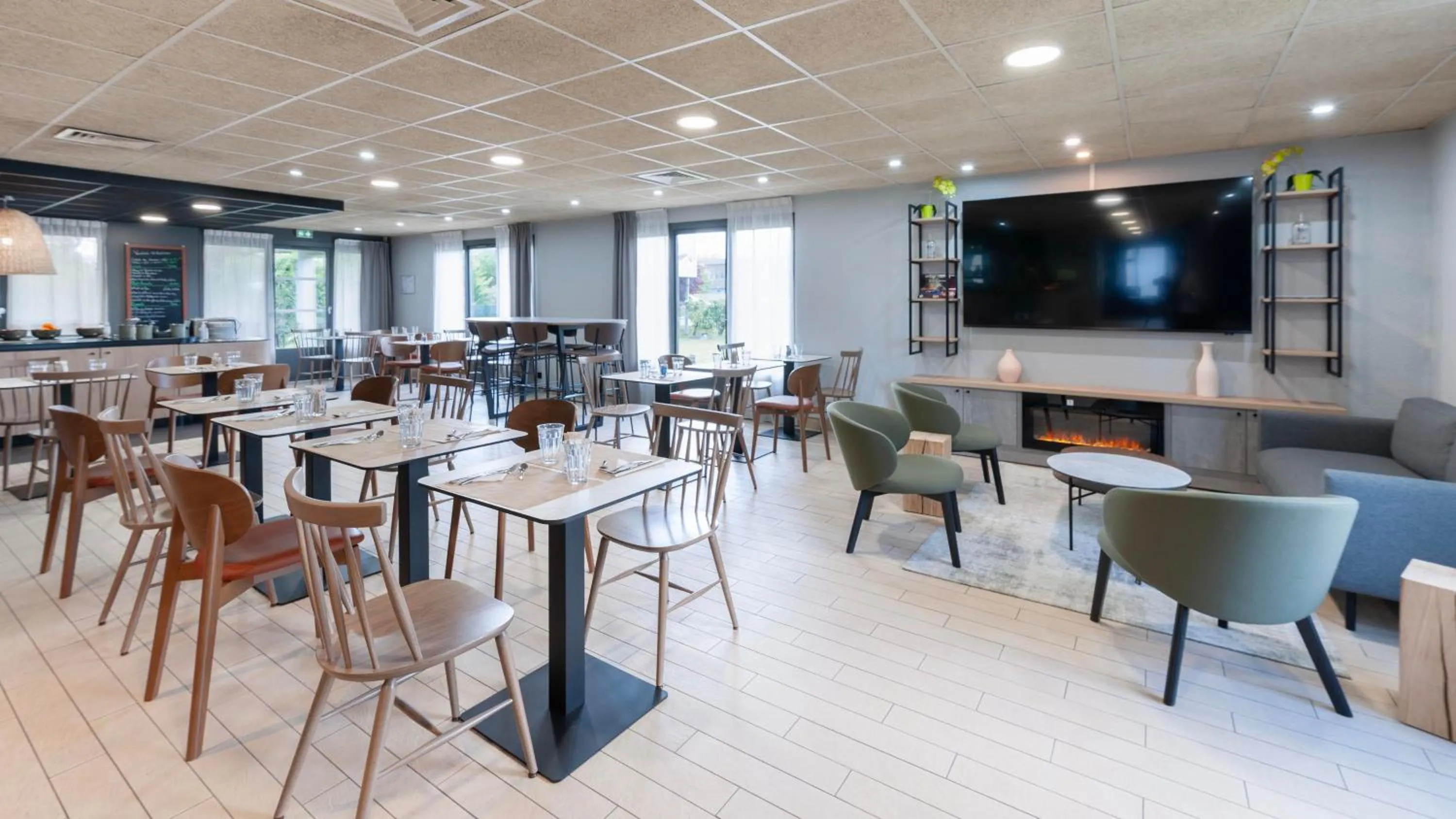 Restaurant/places to eat in Campanile NATURE - Bordeaux Est Artigues