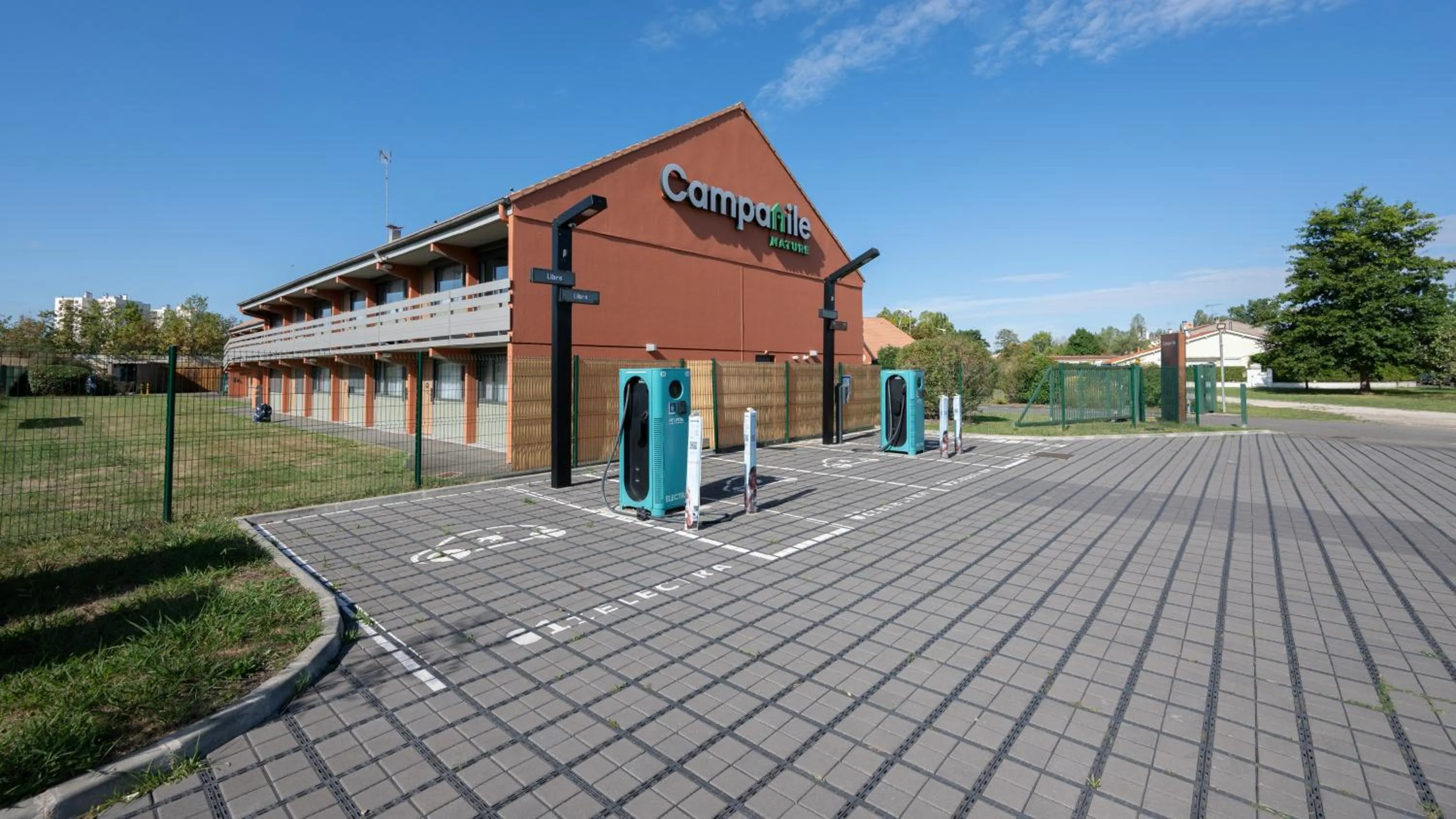 Facade/entrance in Campanile NATURE - Bordeaux Sud Gradignan Talence