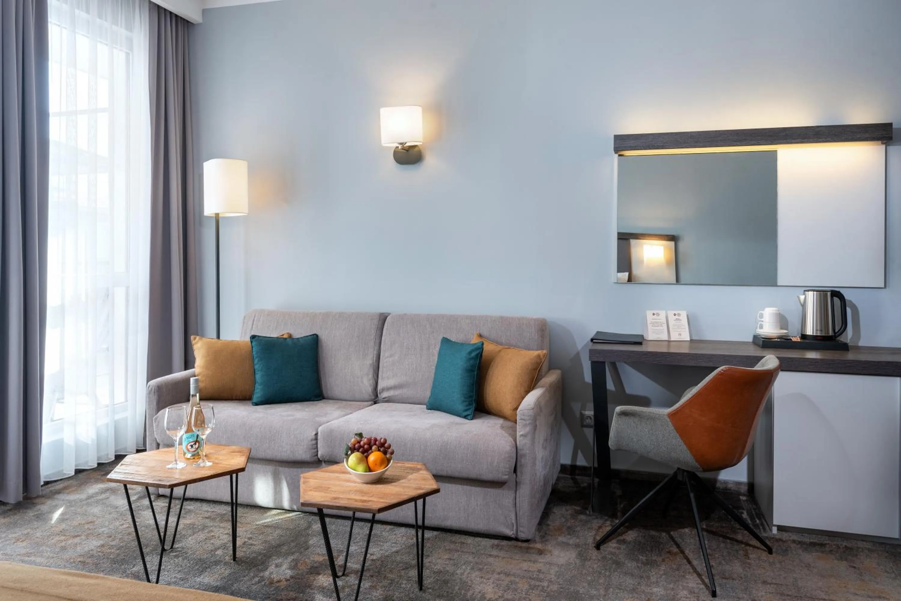 Seating area in Best Western PLUS Premium Inn