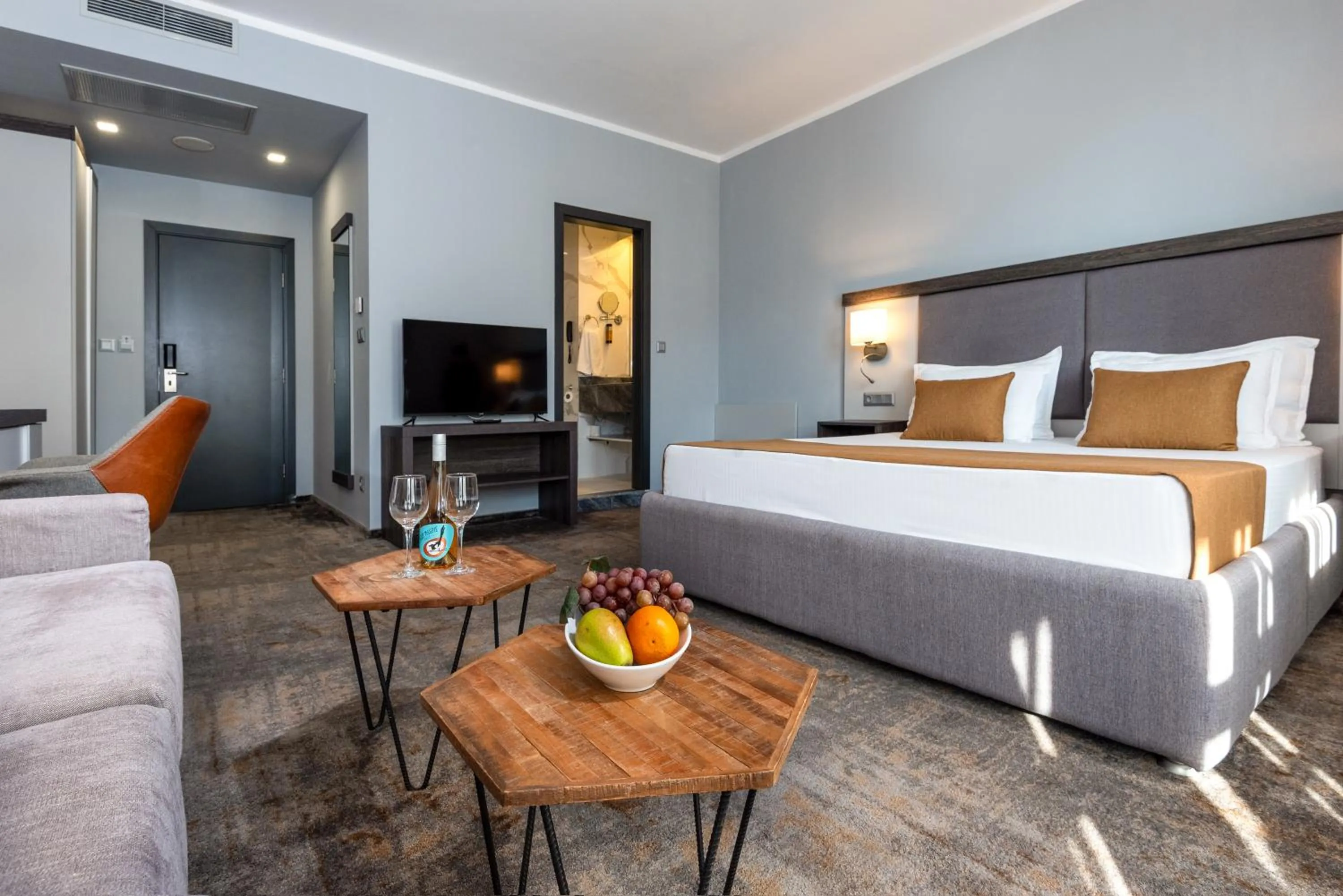 Bed in Best Western PLUS Premium Inn