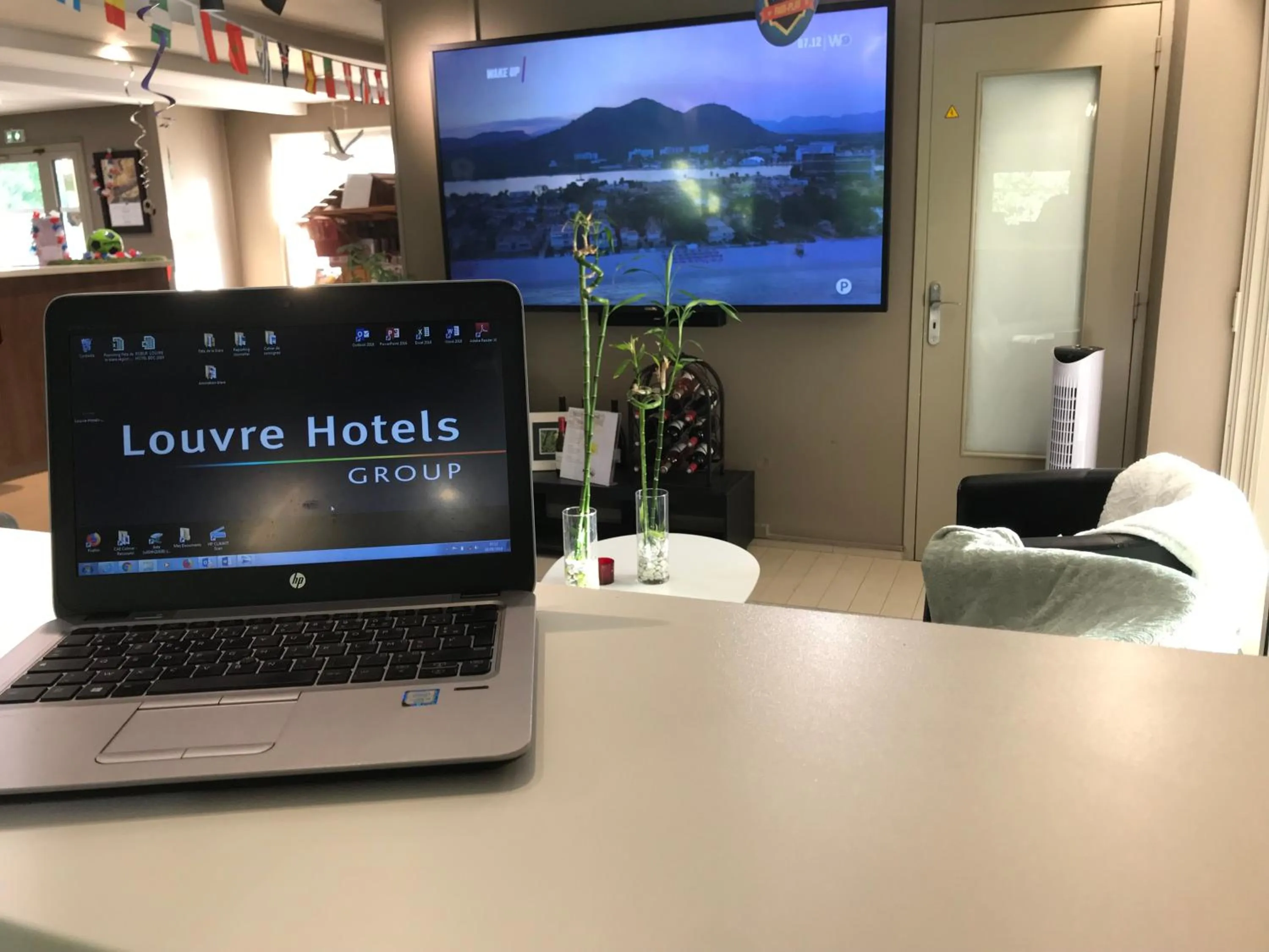 Communal lounge/ TV room in Campanile Colmar - Parc des Expositions