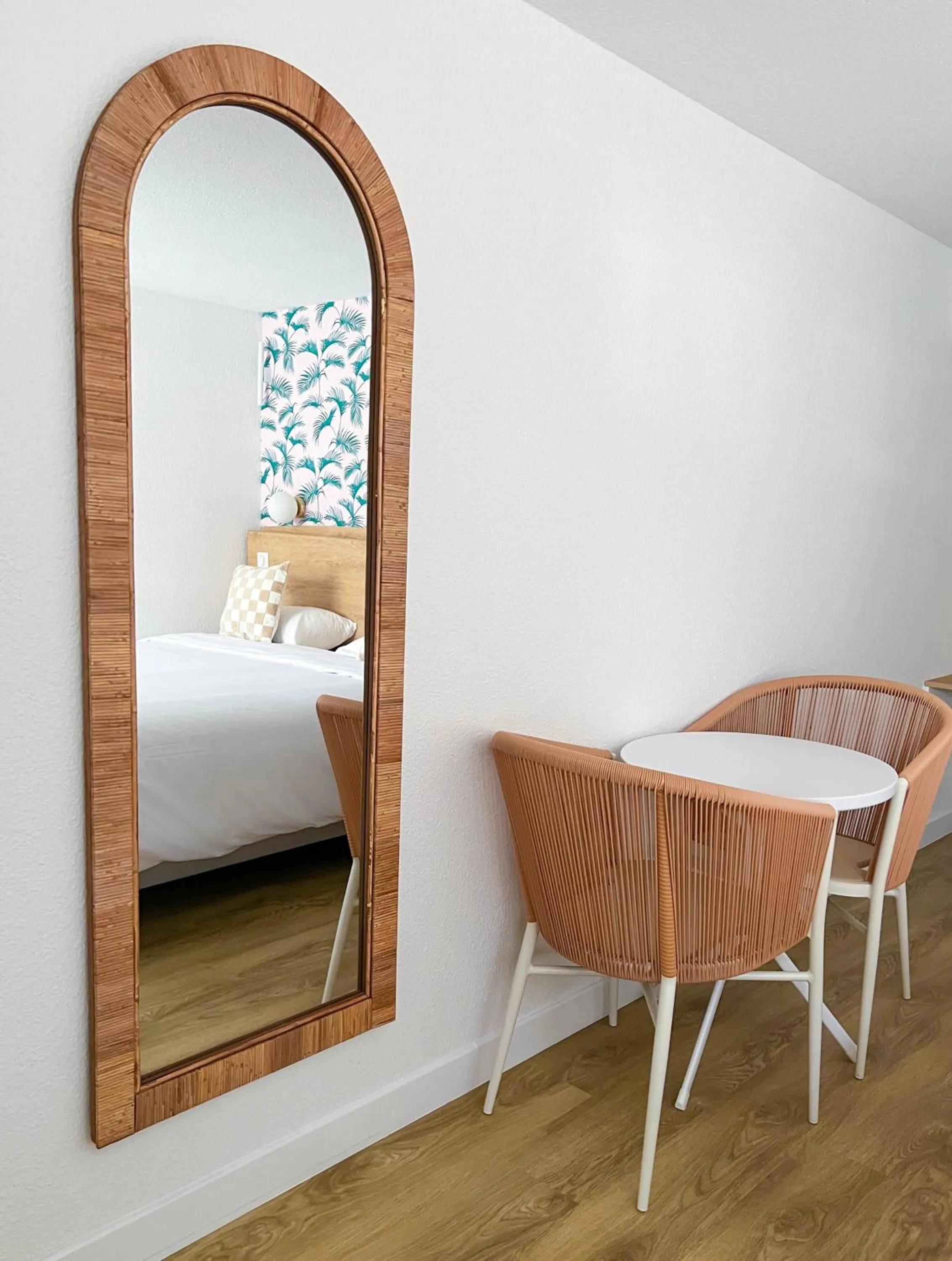 Bedroom, Bed in Kyriad Cannes - Mandelieu