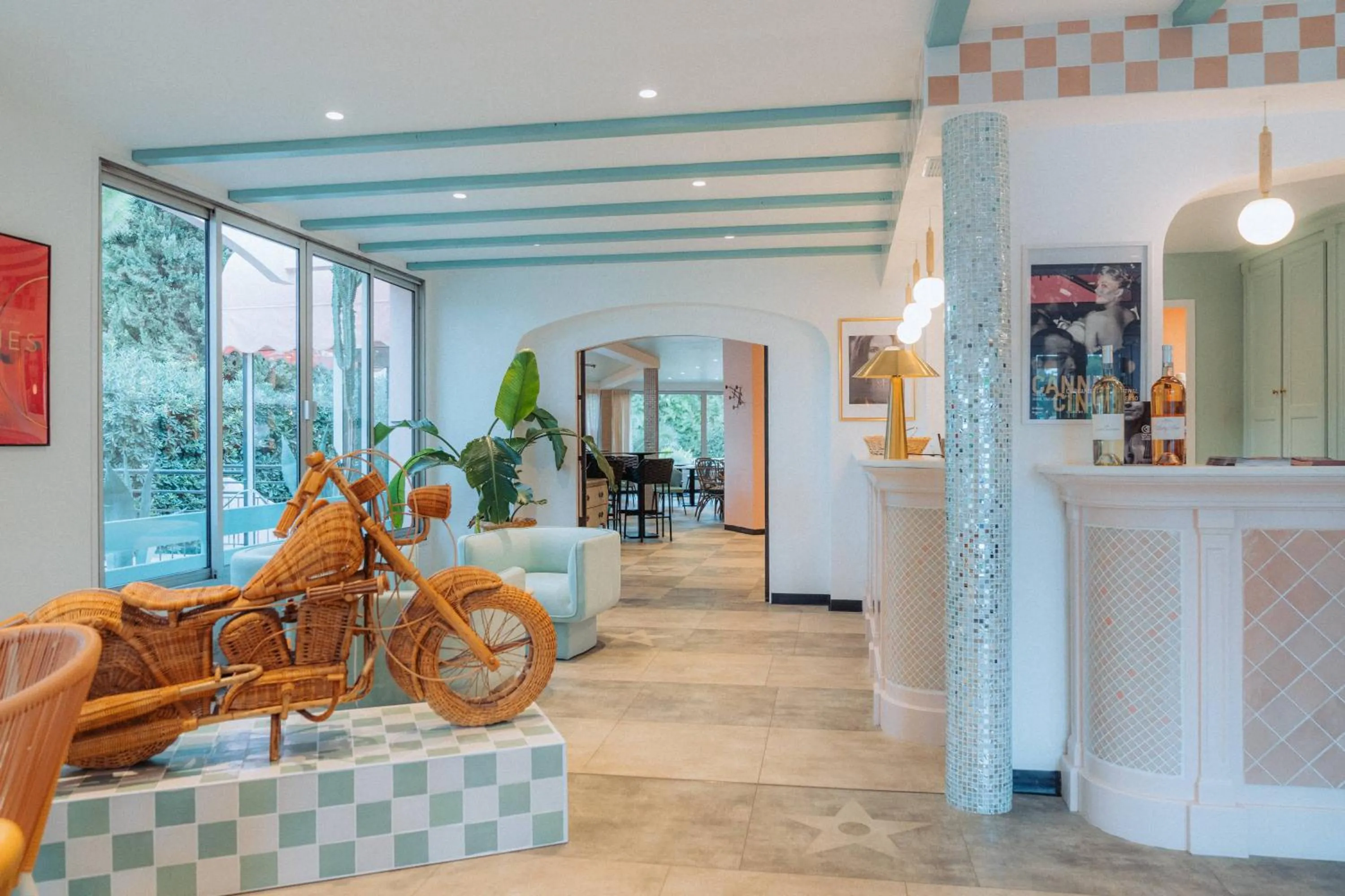 Lobby or reception in Kyriad Cannes - Mandelieu