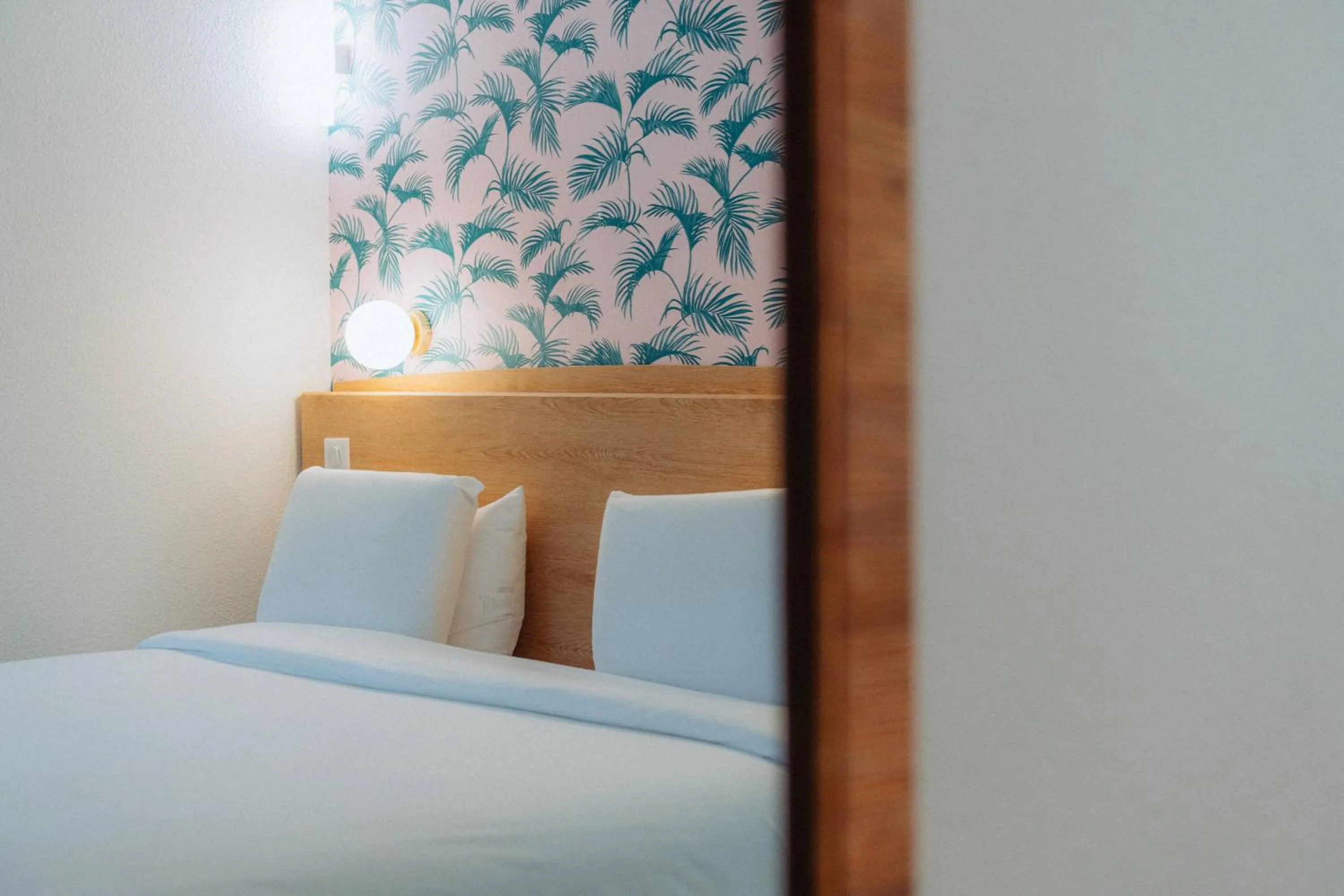 Bed in Kyriad Cannes - Mandelieu