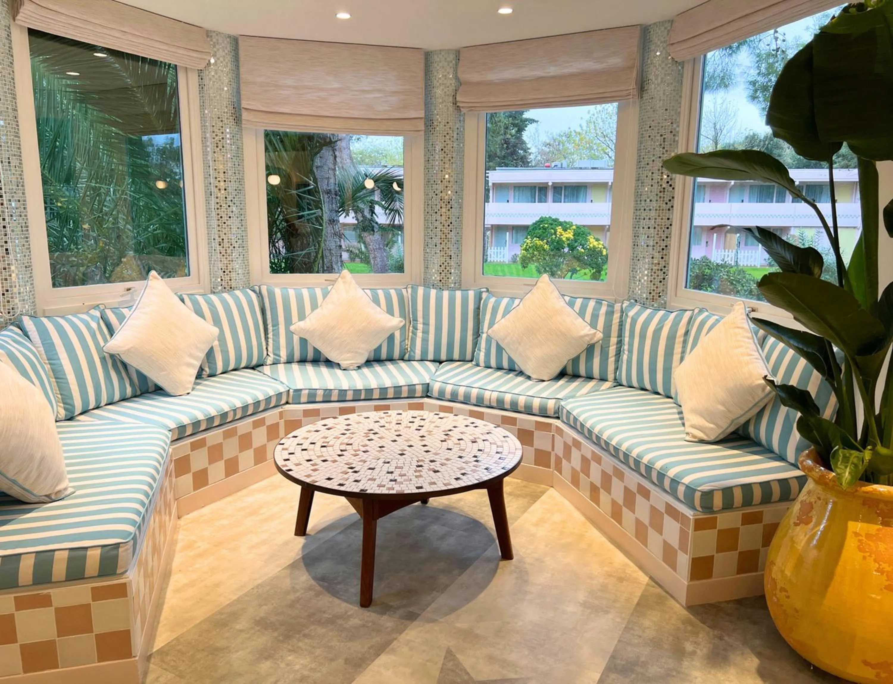 Lobby or reception in Kyriad Cannes - Mandelieu