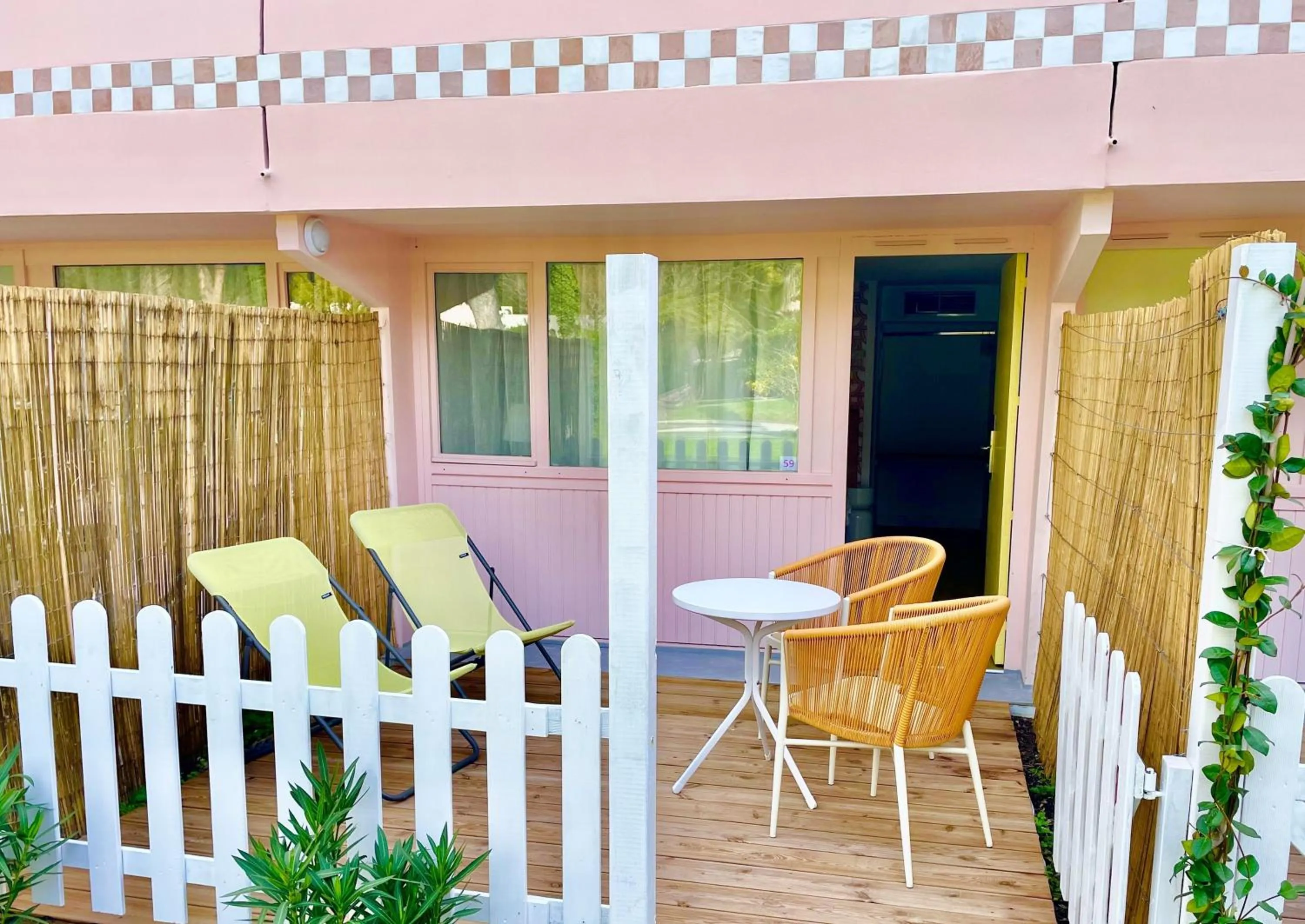 Patio in Kyriad Cannes - Mandelieu