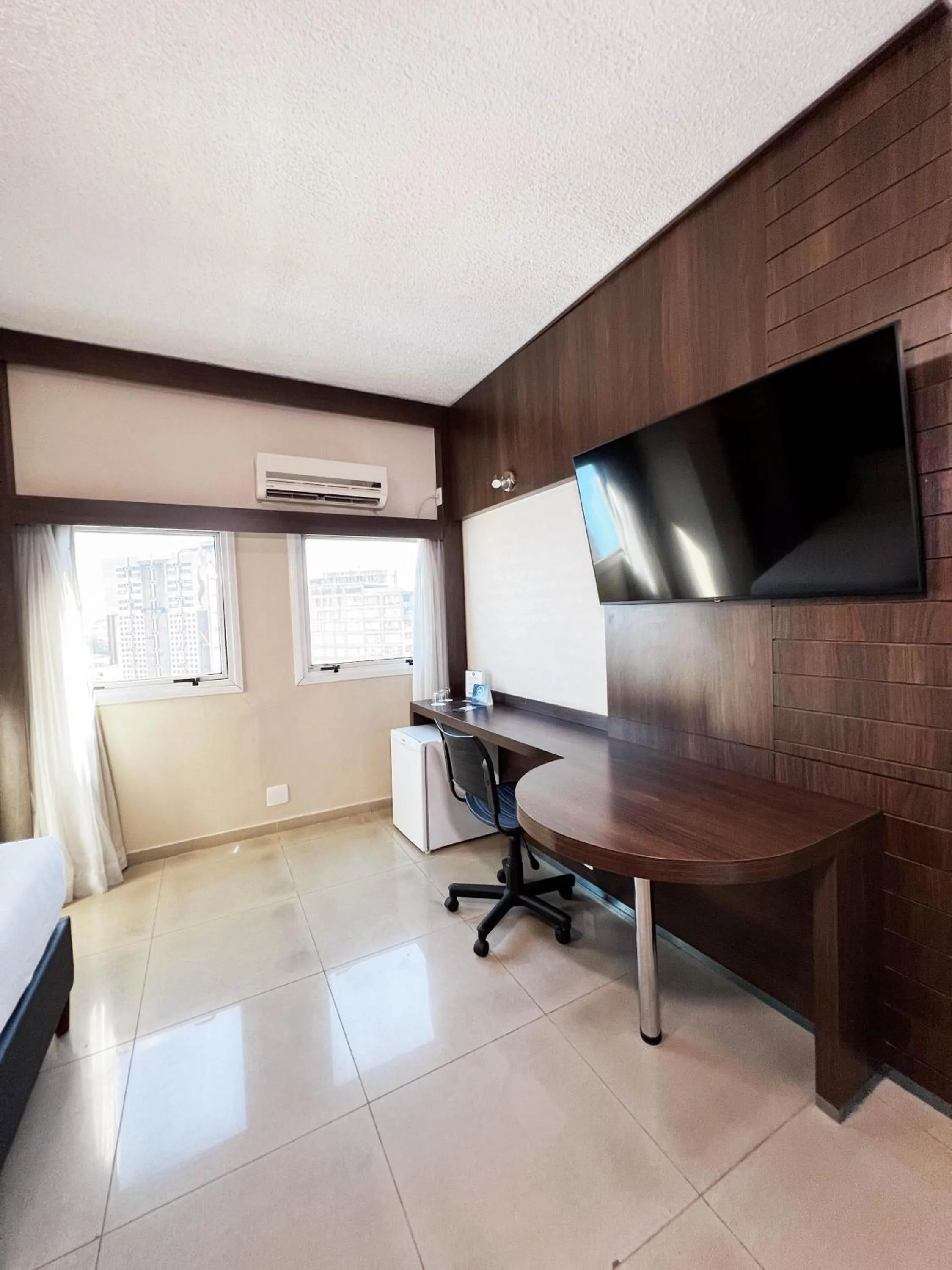 Communal lounge/ TV room in Royal Center Hotel Lourdes