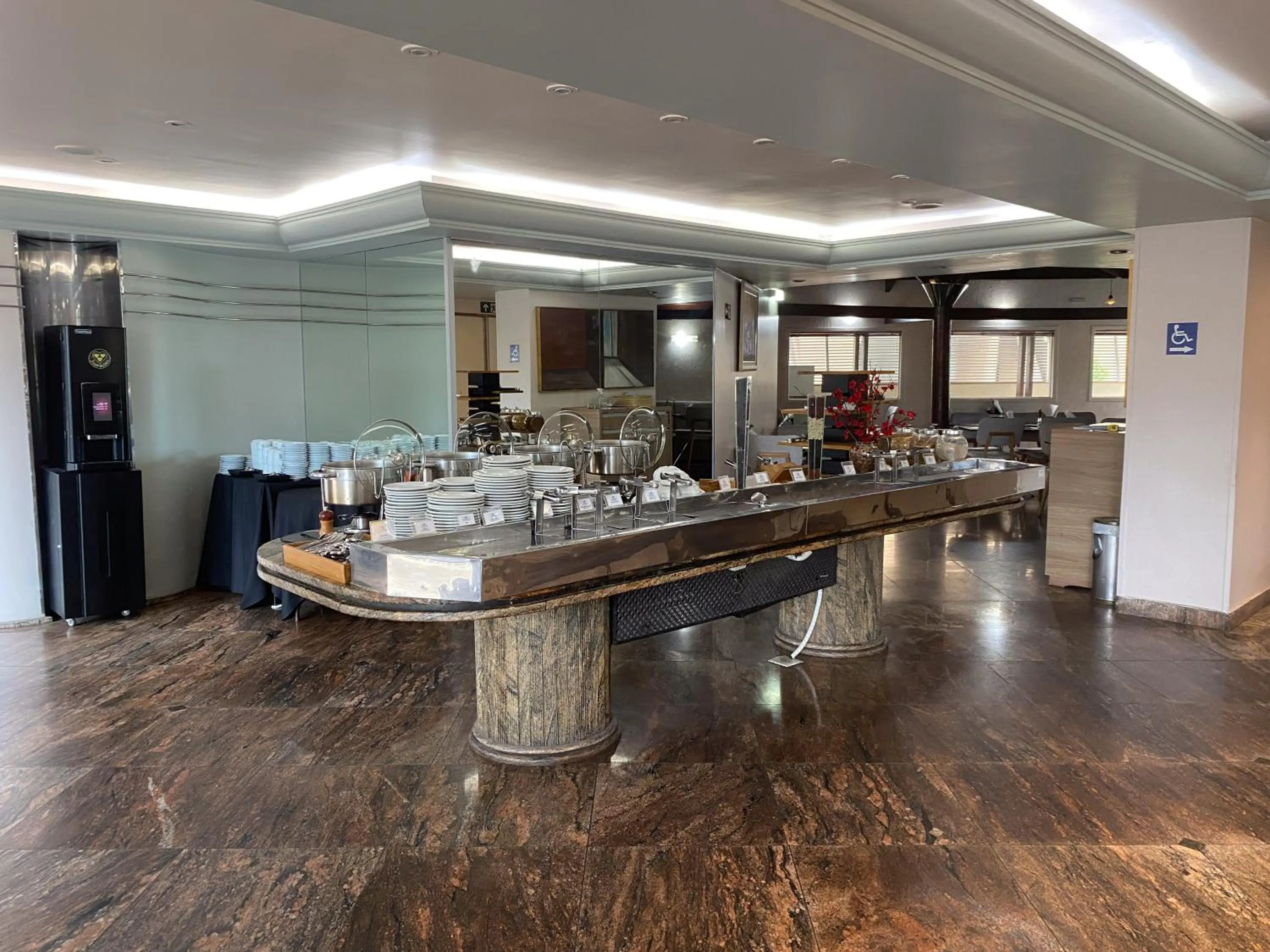 Restaurant/places to eat in Royal Center Hotel Lourdes