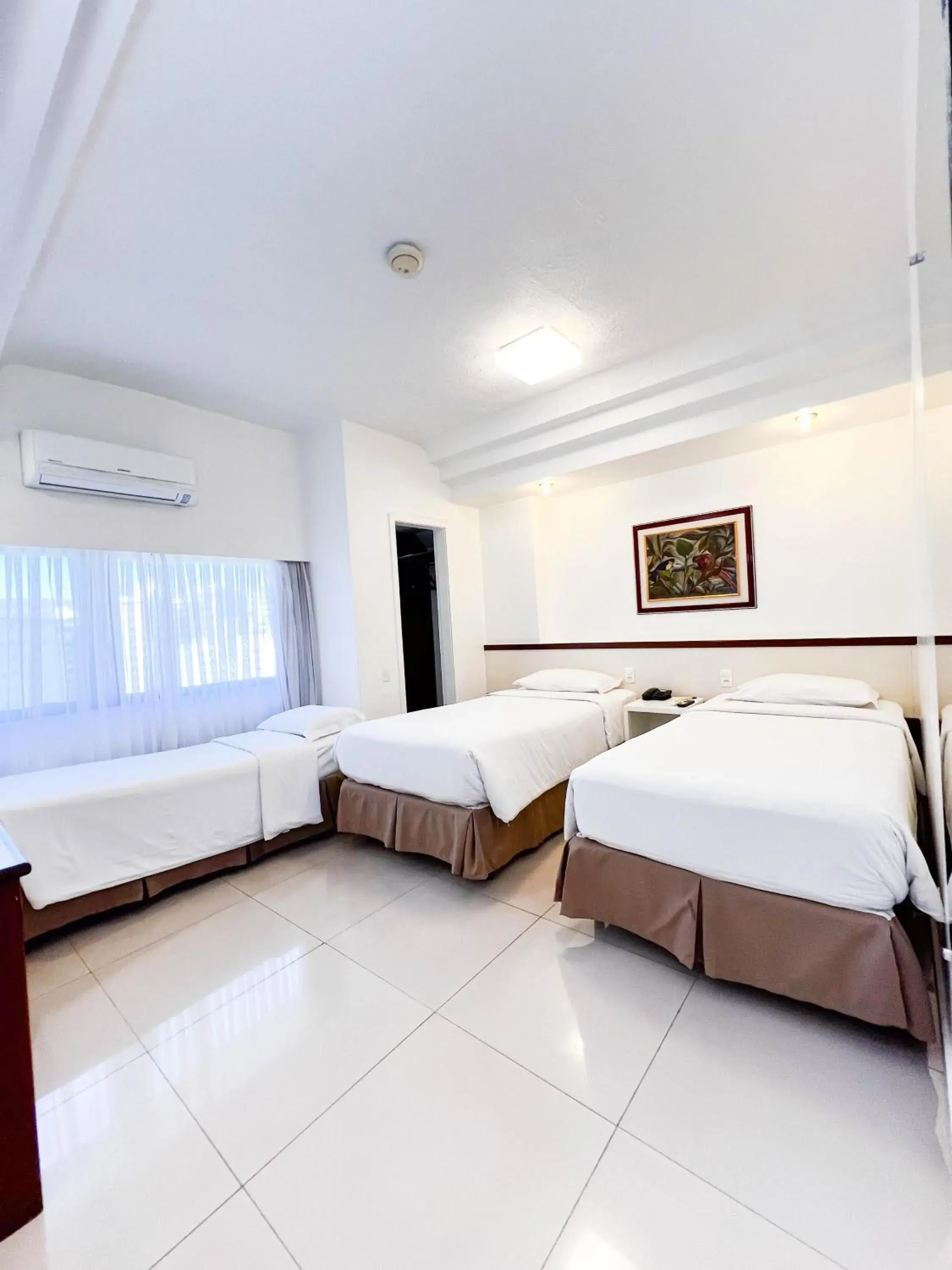 Triple Room with Bathroom in Royal Center Hotel Lourdes Triple Room with Bathroom in Royal Center Hotel Lourdes