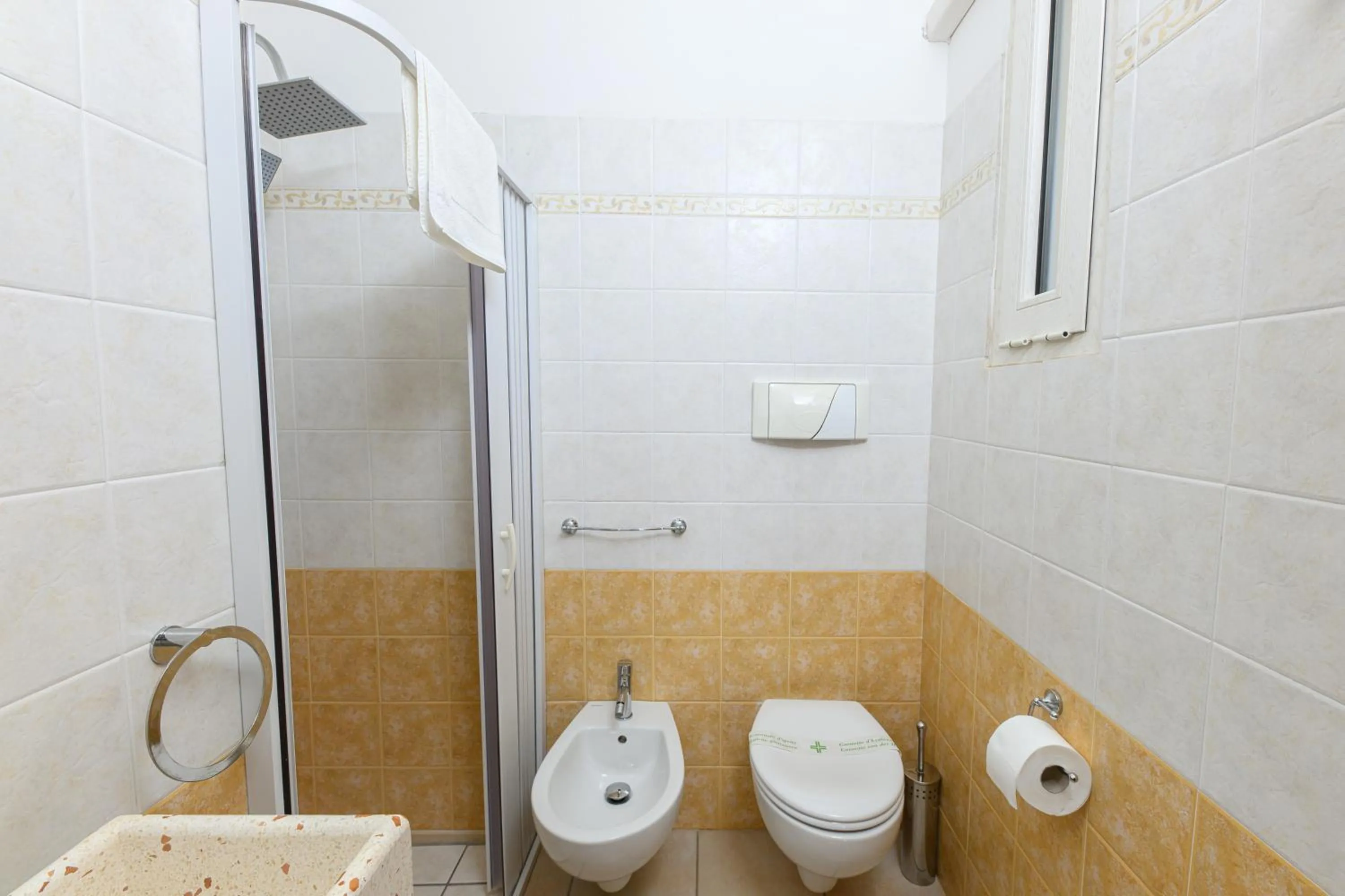 Shower in Agriturismo Tenuta Calitre