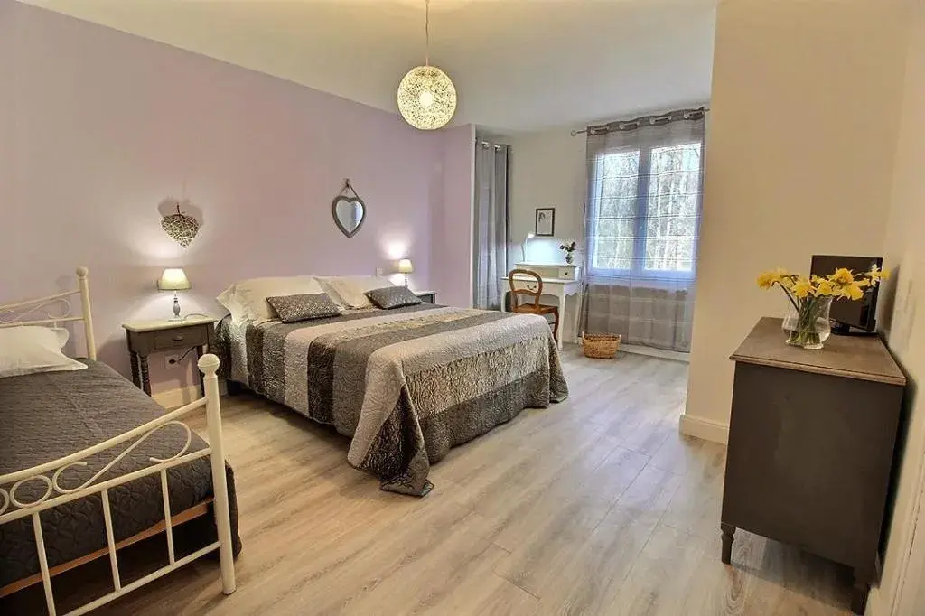 Triple Room - single occupancy in Logis du Lièvre d'or Triple Room - single occupancy in Logis du Lièvre d'or