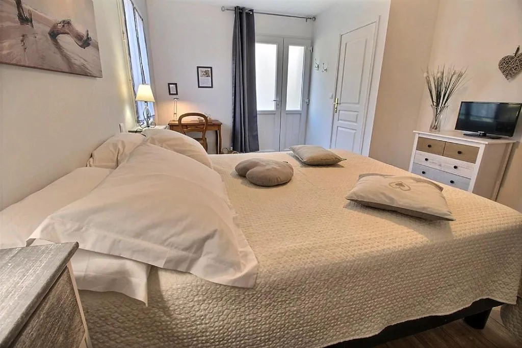 Bed in Logis du Lièvre d'or