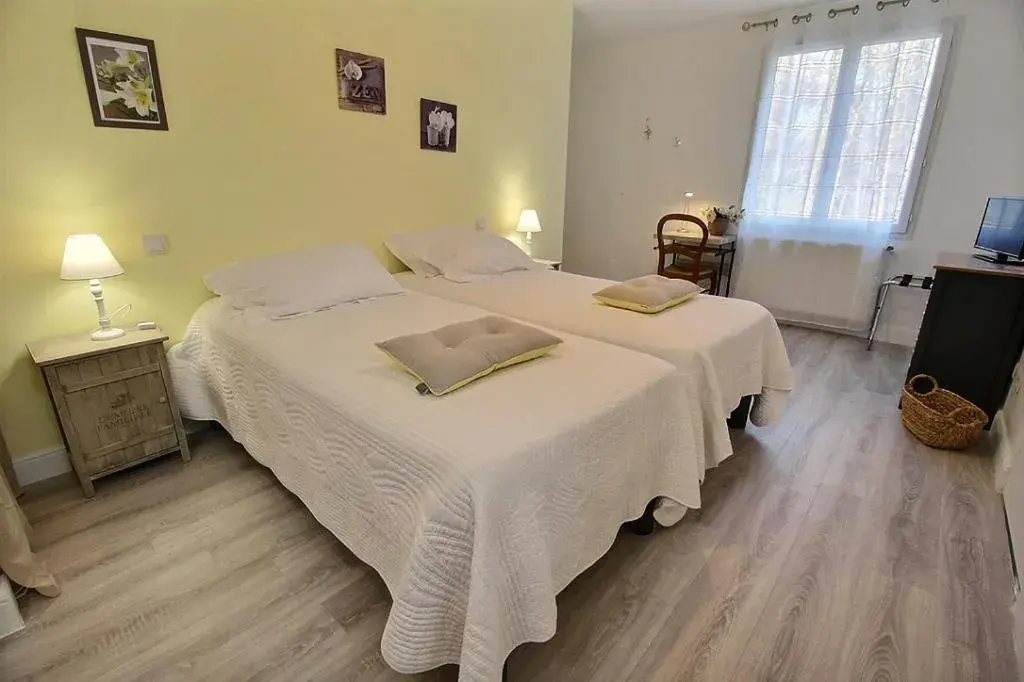Double or Twin Room - single occupancy in Logis du Lièvre d'or Double or Twin Room - single occupancy in Logis du Lièvre d'or