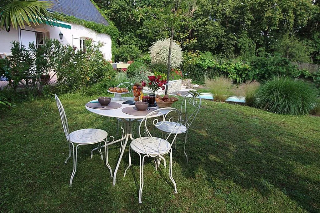 Garden view in Logis du Lièvre d'or