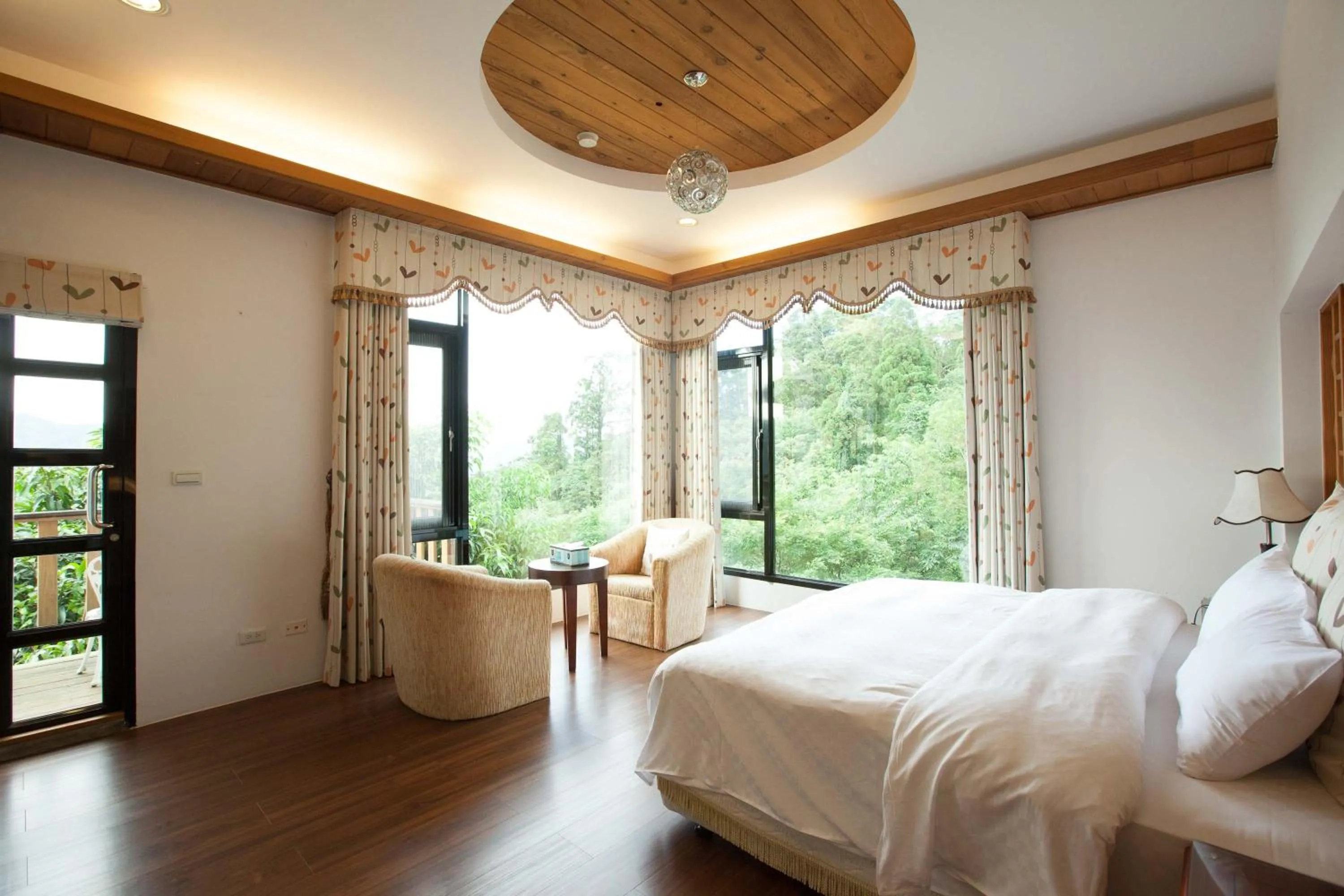 Photo of the whole room, Bed in Upon The Hill