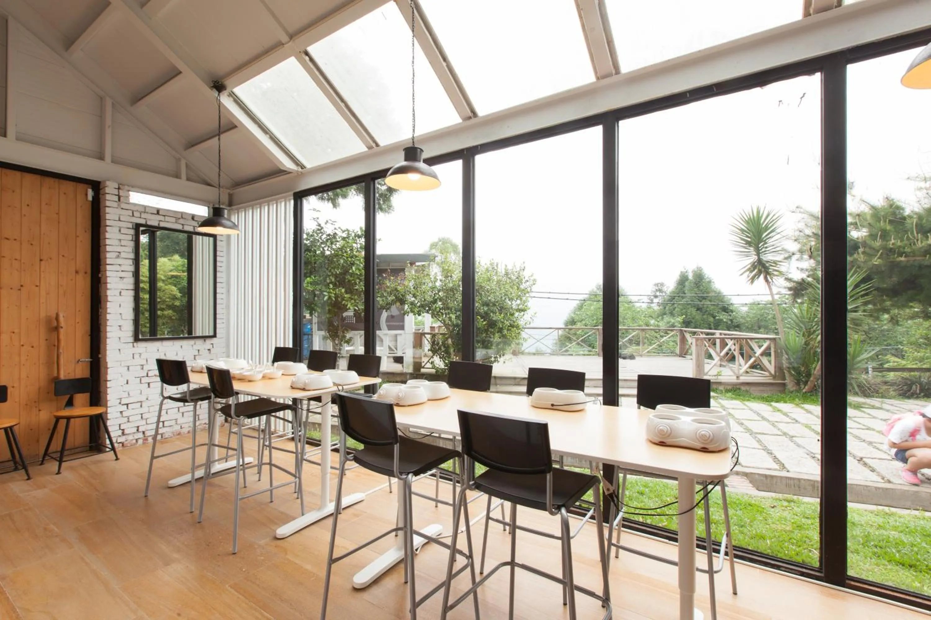 Restaurant/places to eat in Upon The Hill