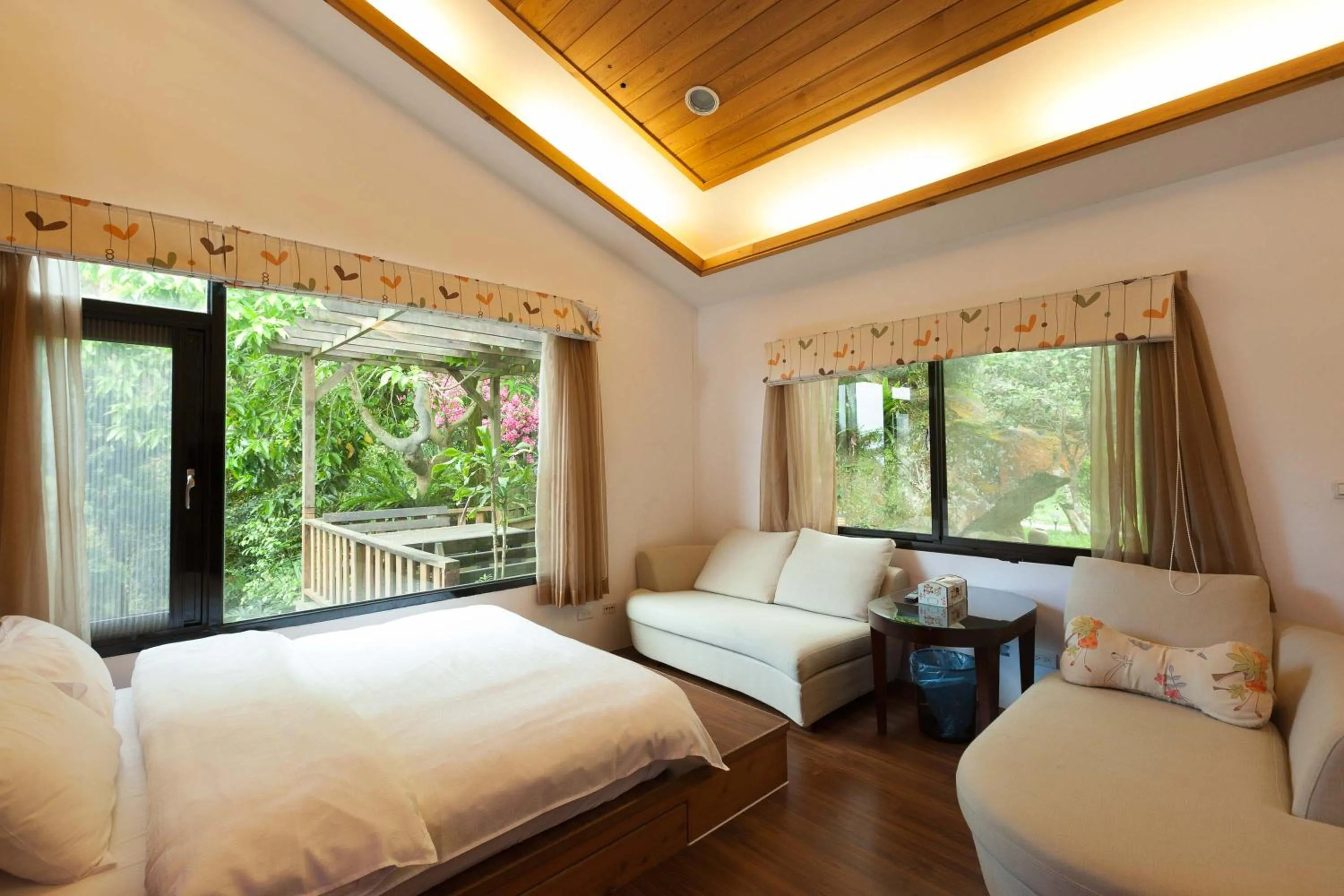 Photo of the whole room, Bed in Upon The Hill