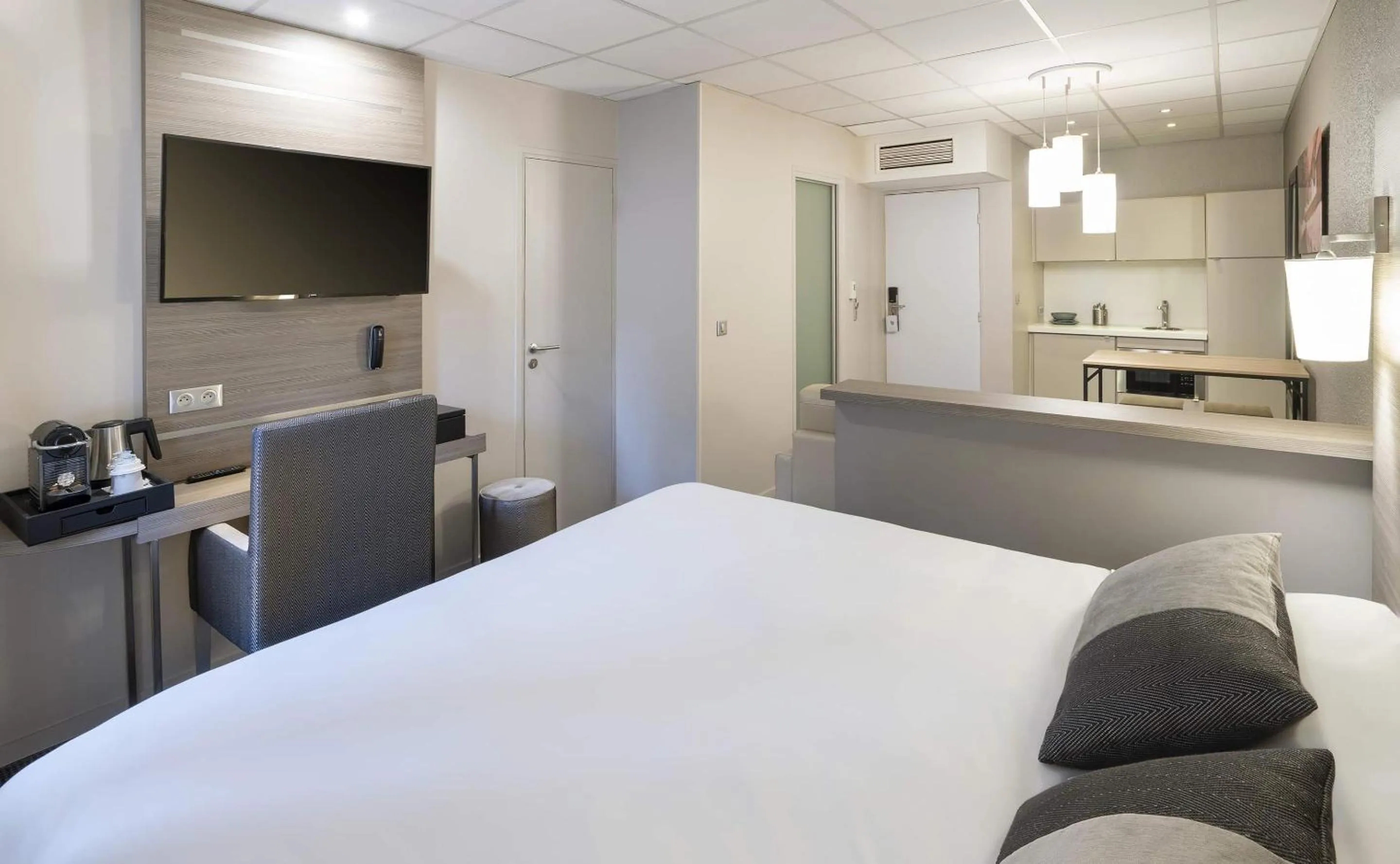 Bed in Best Western Voiron Centre