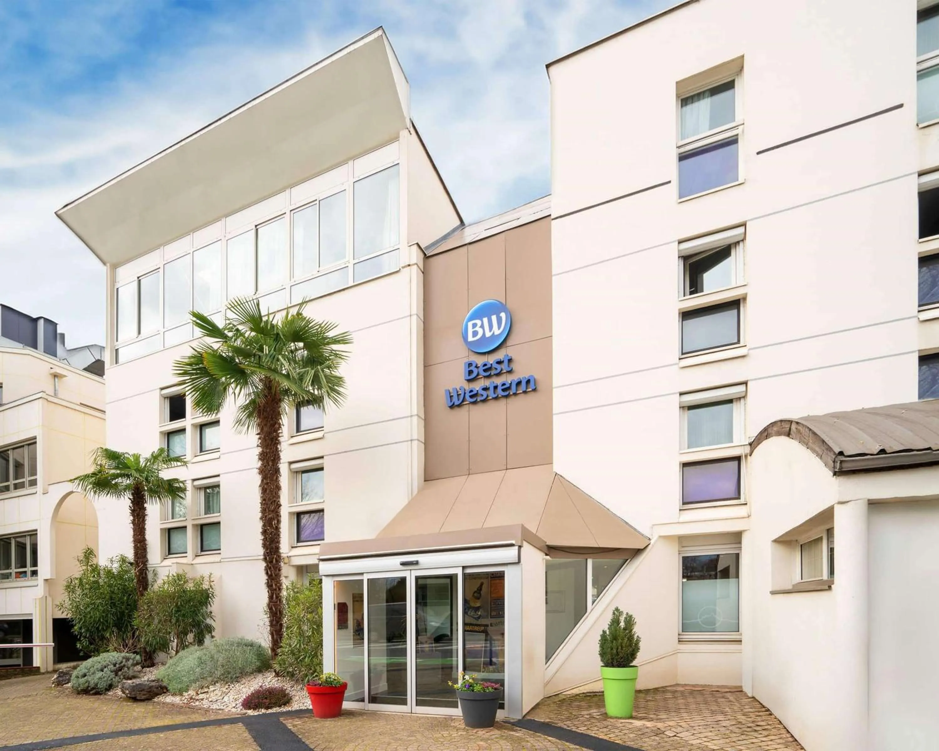 Property building in Best Western Voiron Centre