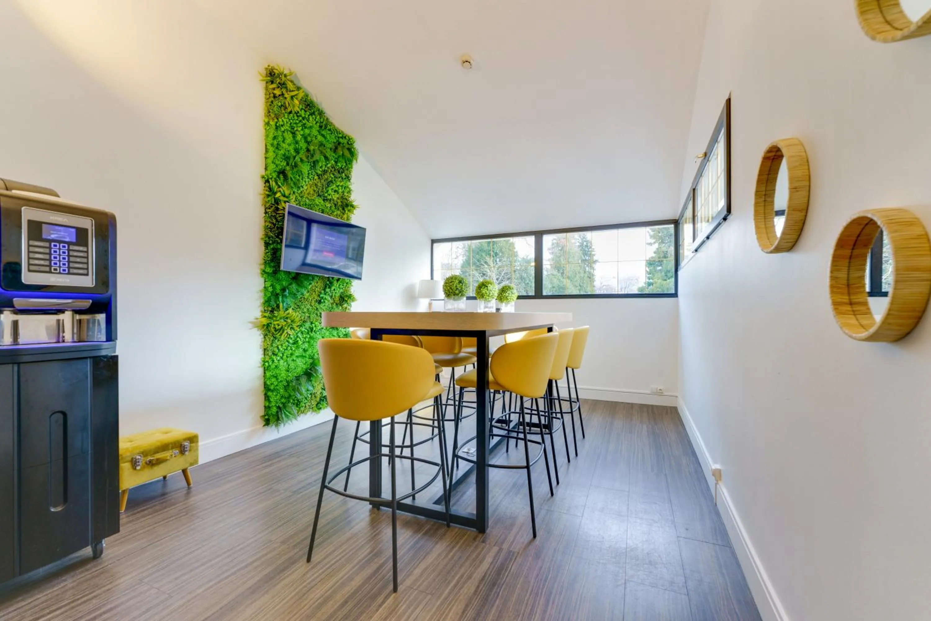 Seating area in Best Western Voiron Centre