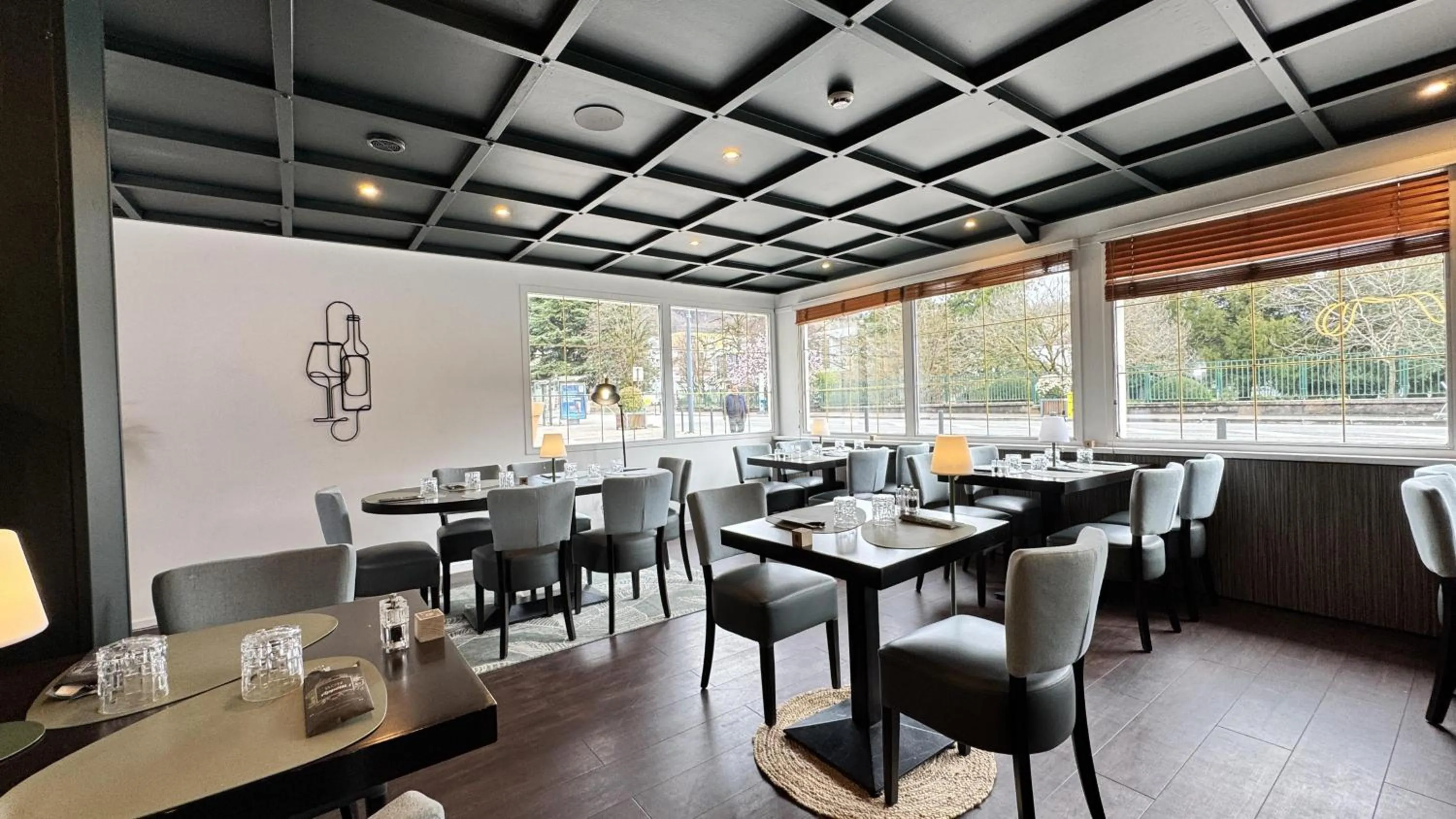 Lounge or bar in Best Western Voiron Centre