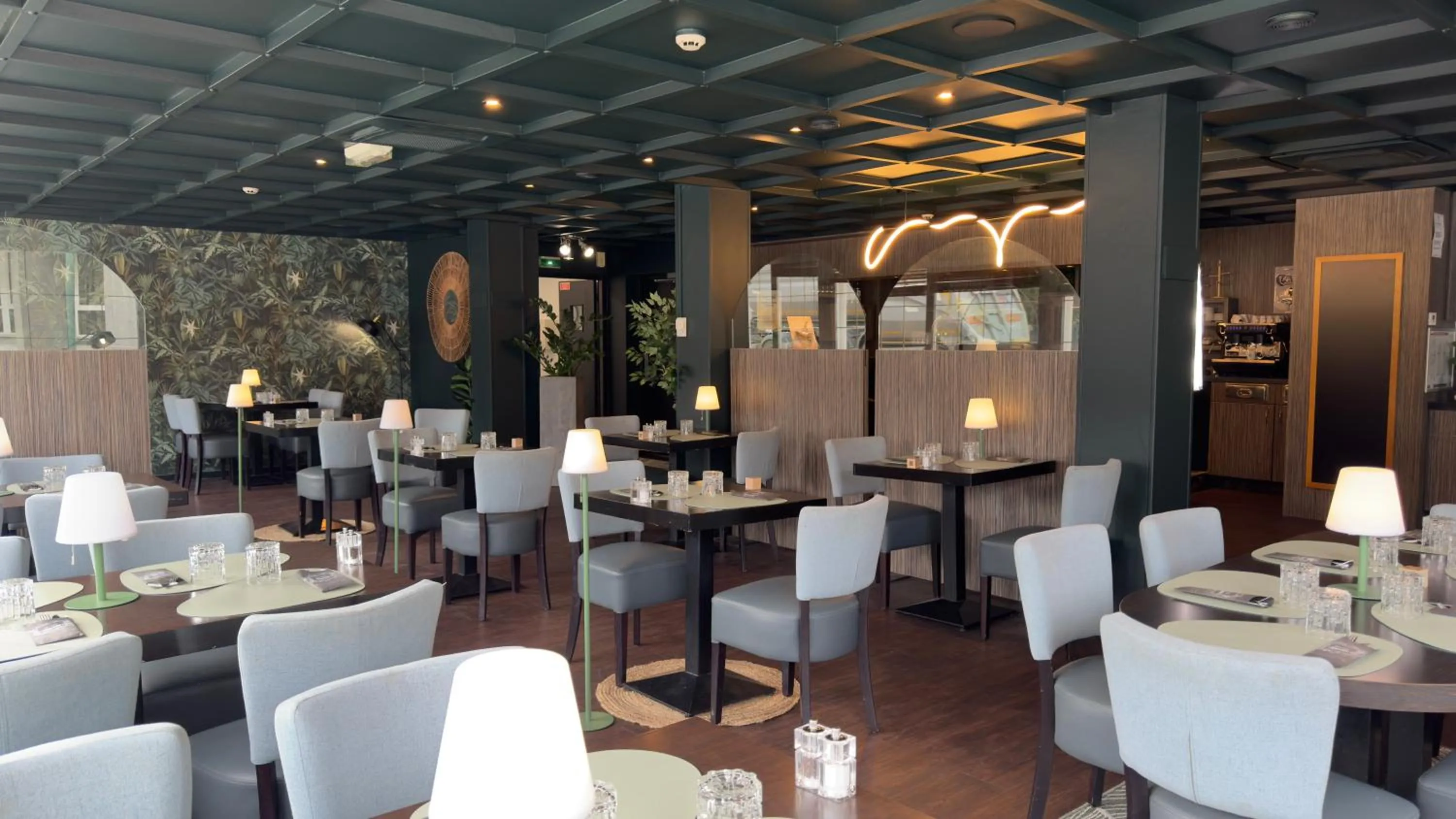 Restaurant/places to eat in Best Western Voiron Centre