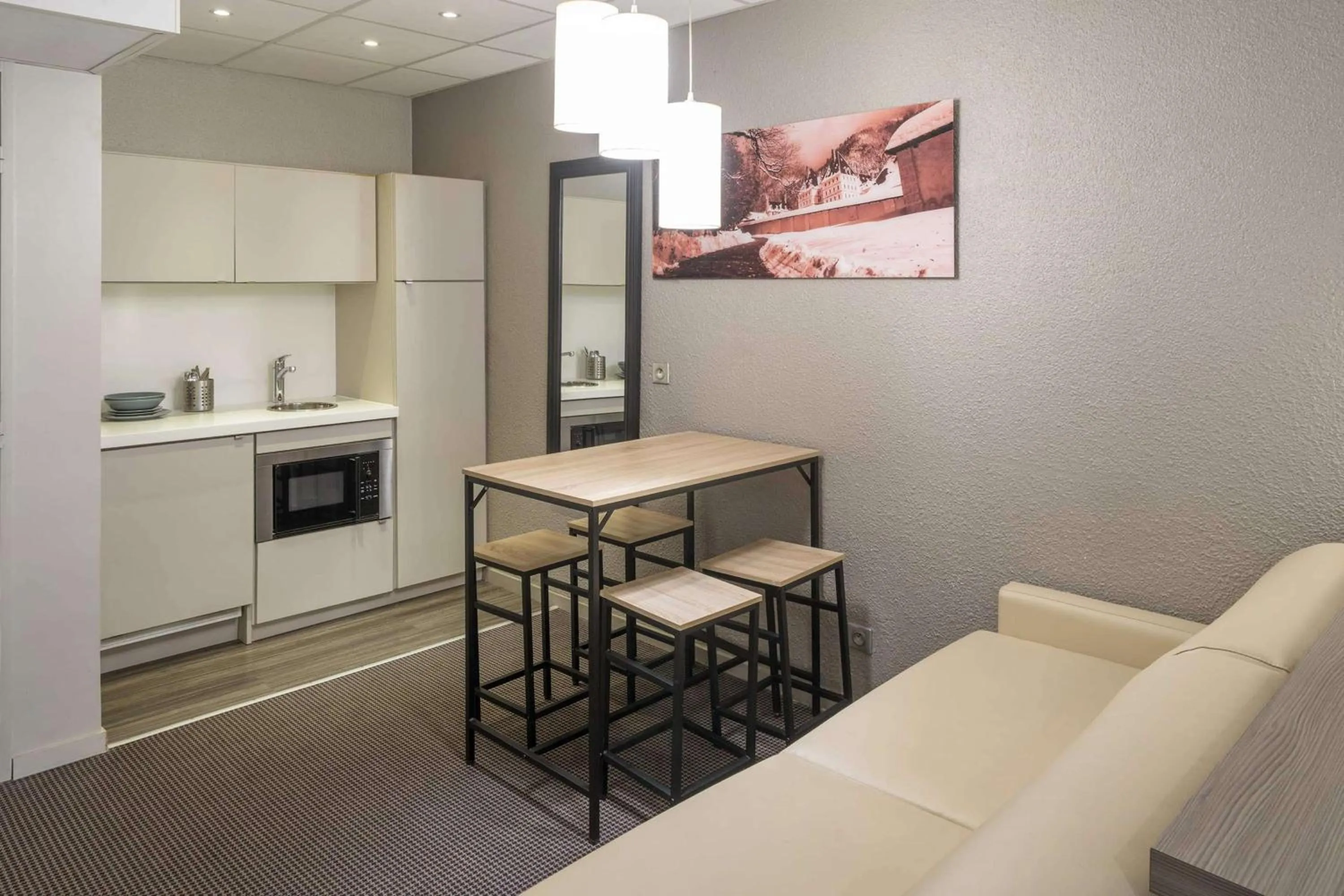 Bed in Best Western Voiron Centre