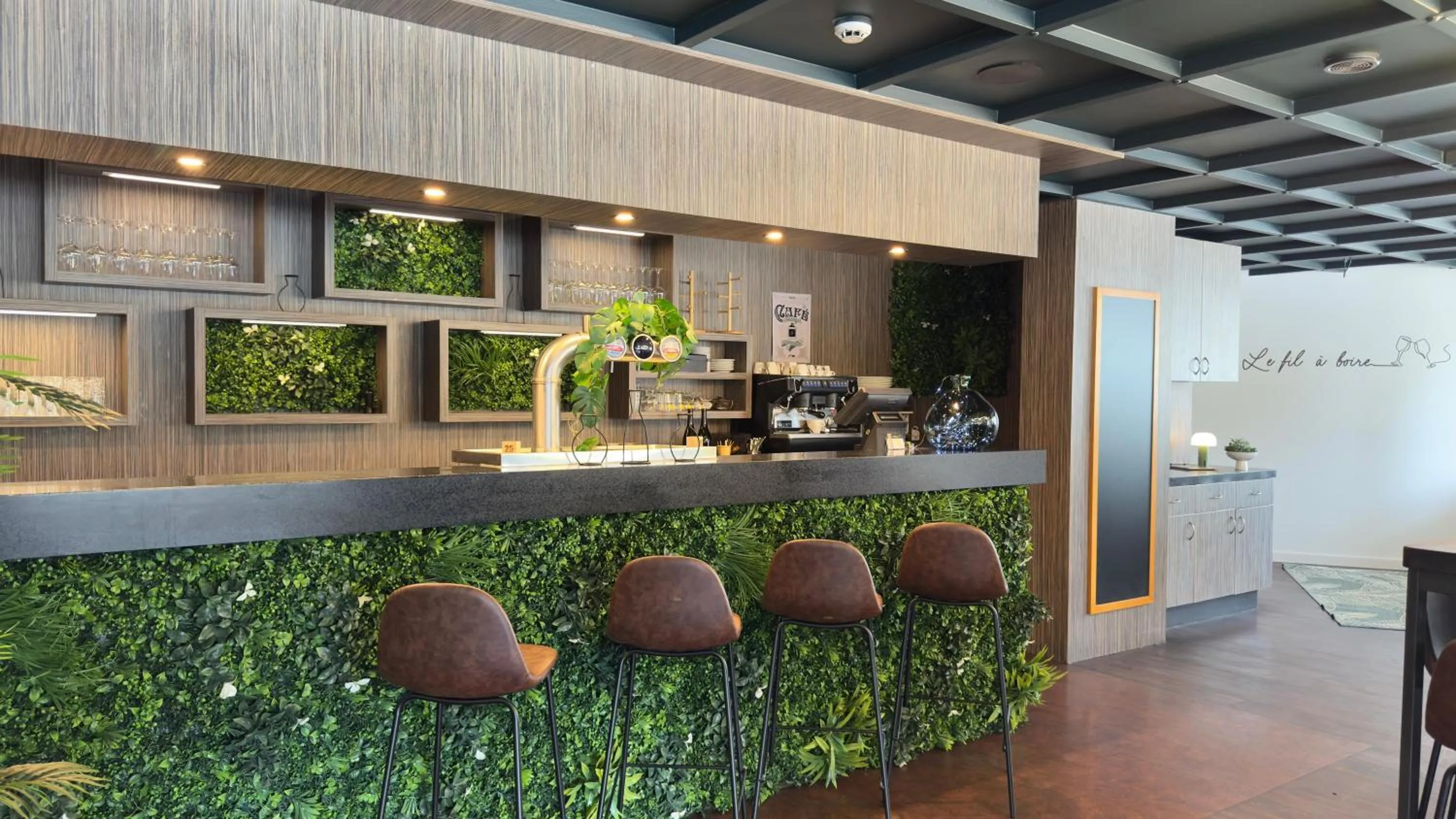 Lounge or bar in Best Western Voiron Centre