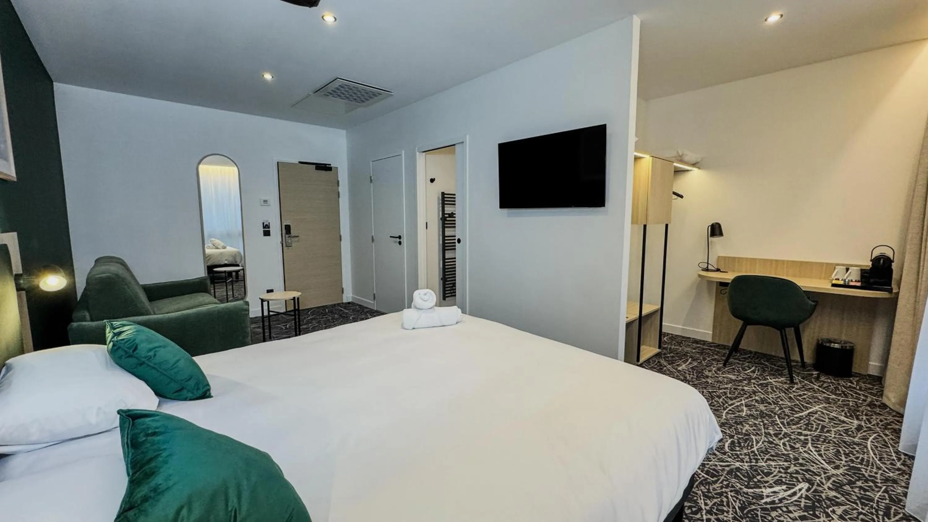 Bed in Best Western Voiron Centre