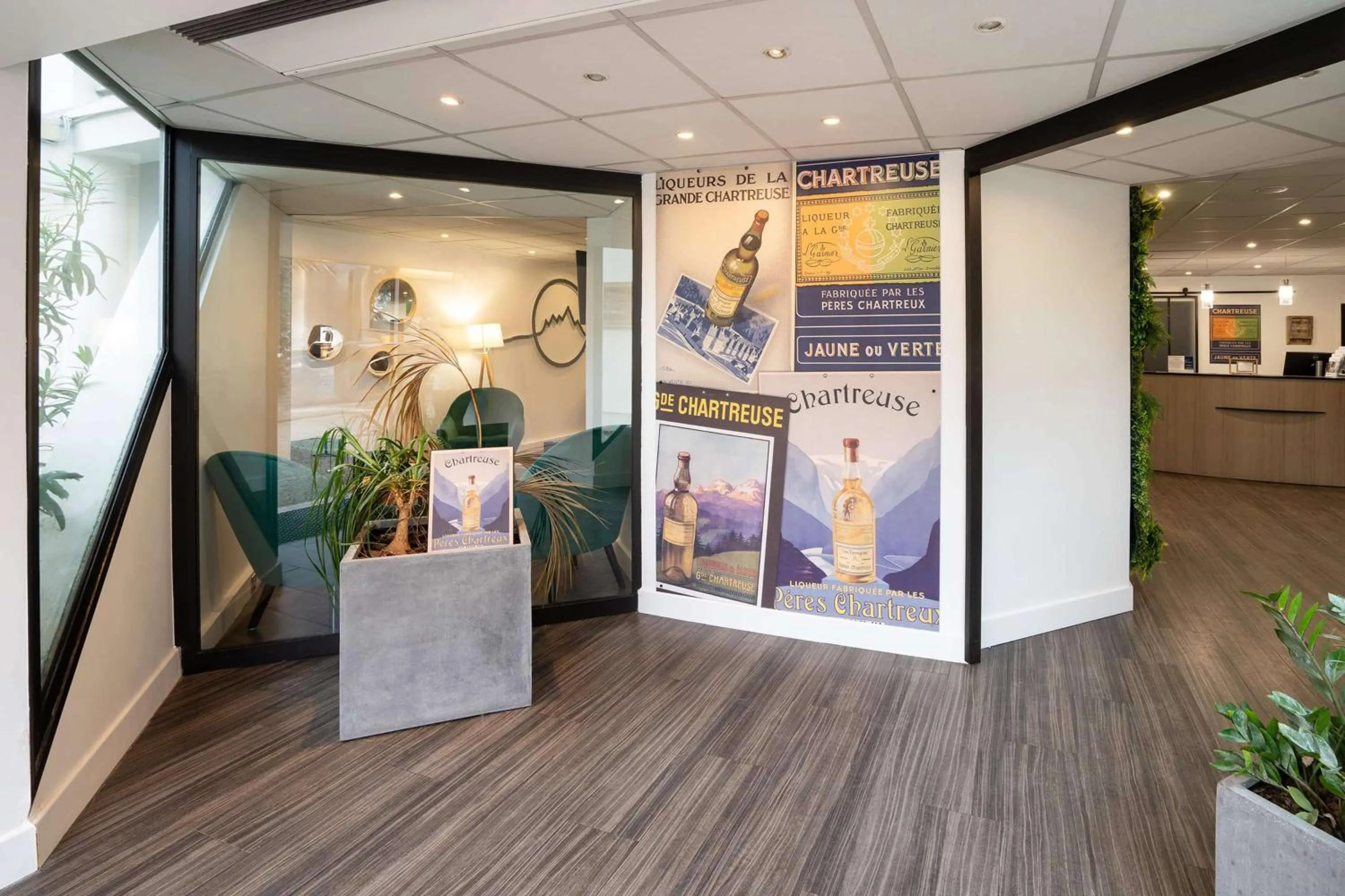 Facade/entrance in Best Western Voiron Centre