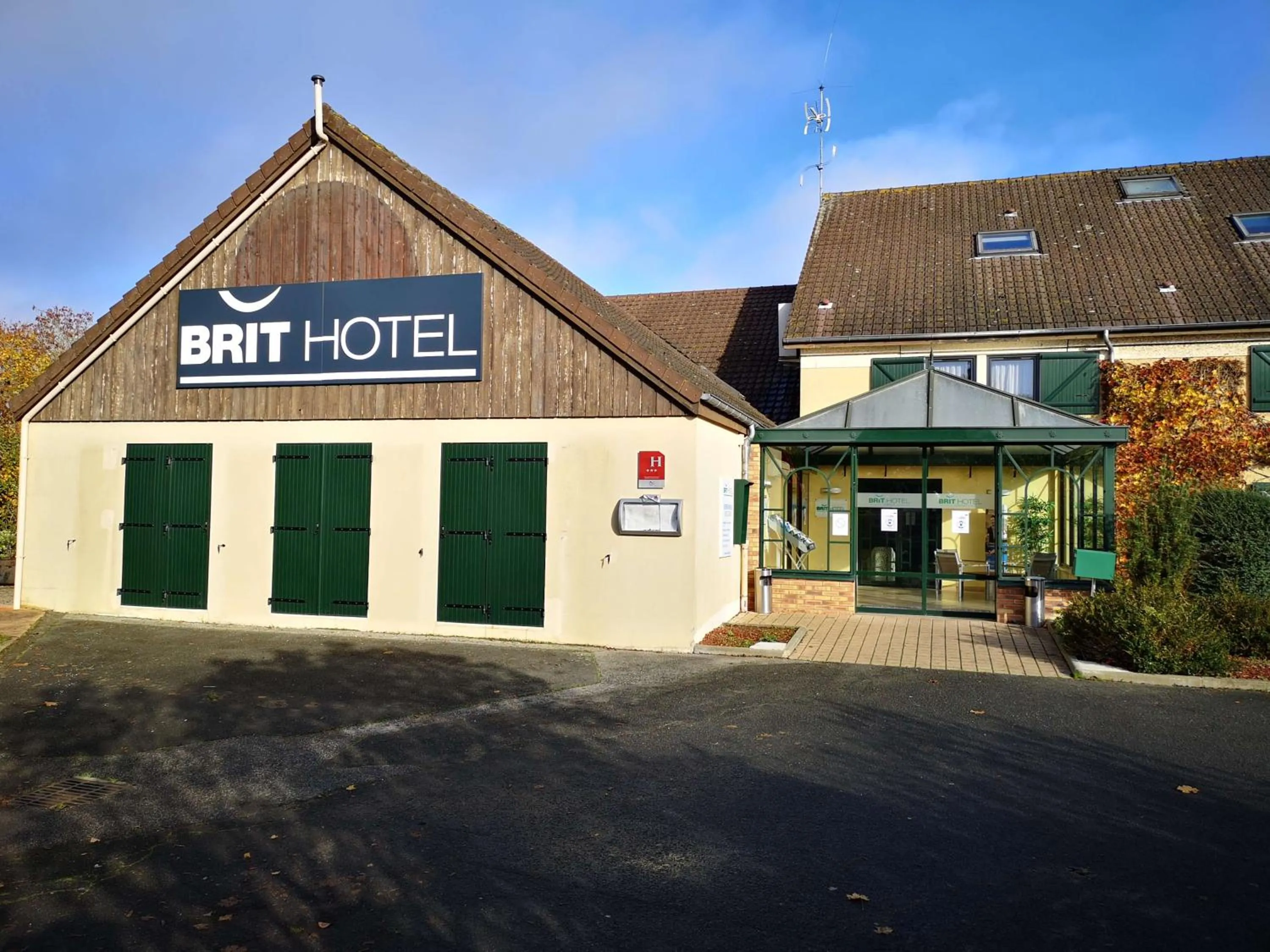 Property building in Brit Hotel La Ferte Bernard