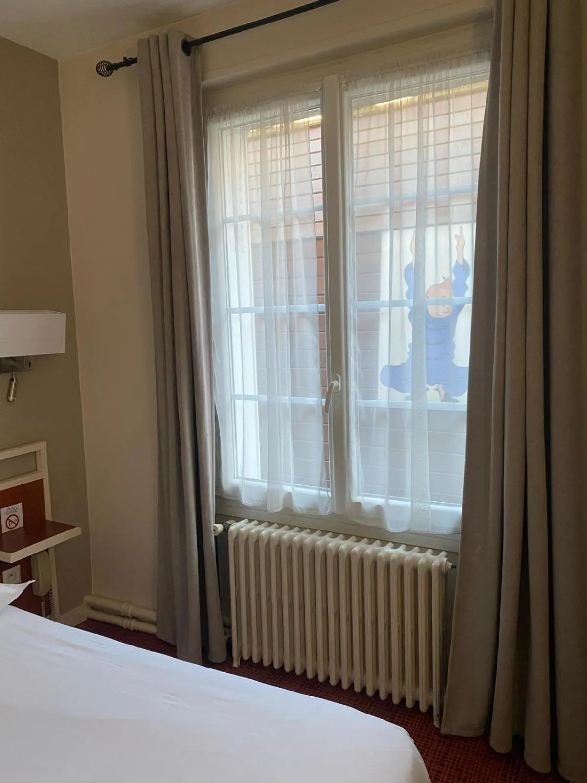 City view, Bed in Logis Hôtel Restaurant LE MONARQUE